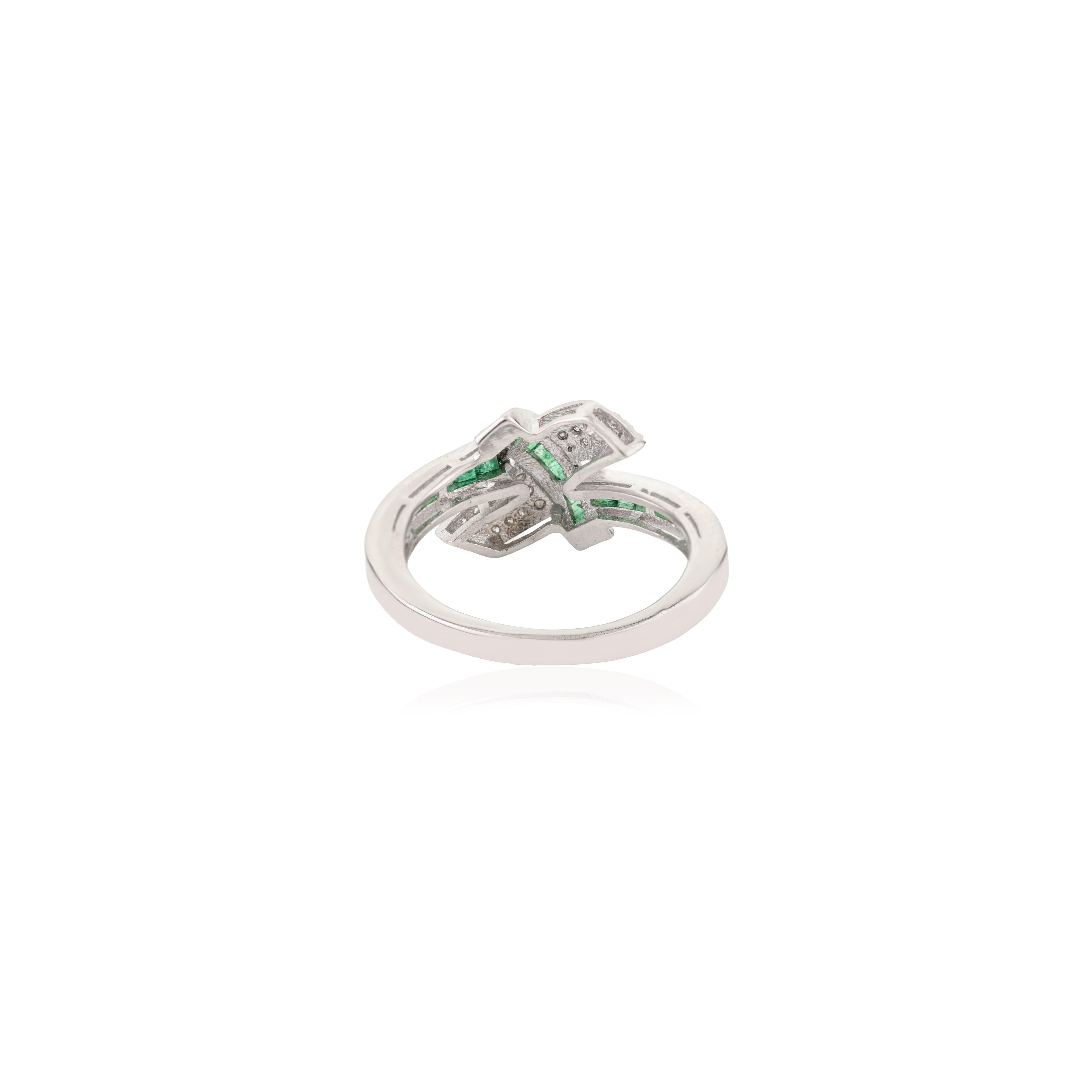 in vendita:  Silvorra Handcrafted Channel Set Emerald & Diamond Crossover Ring in 925 Silver 7