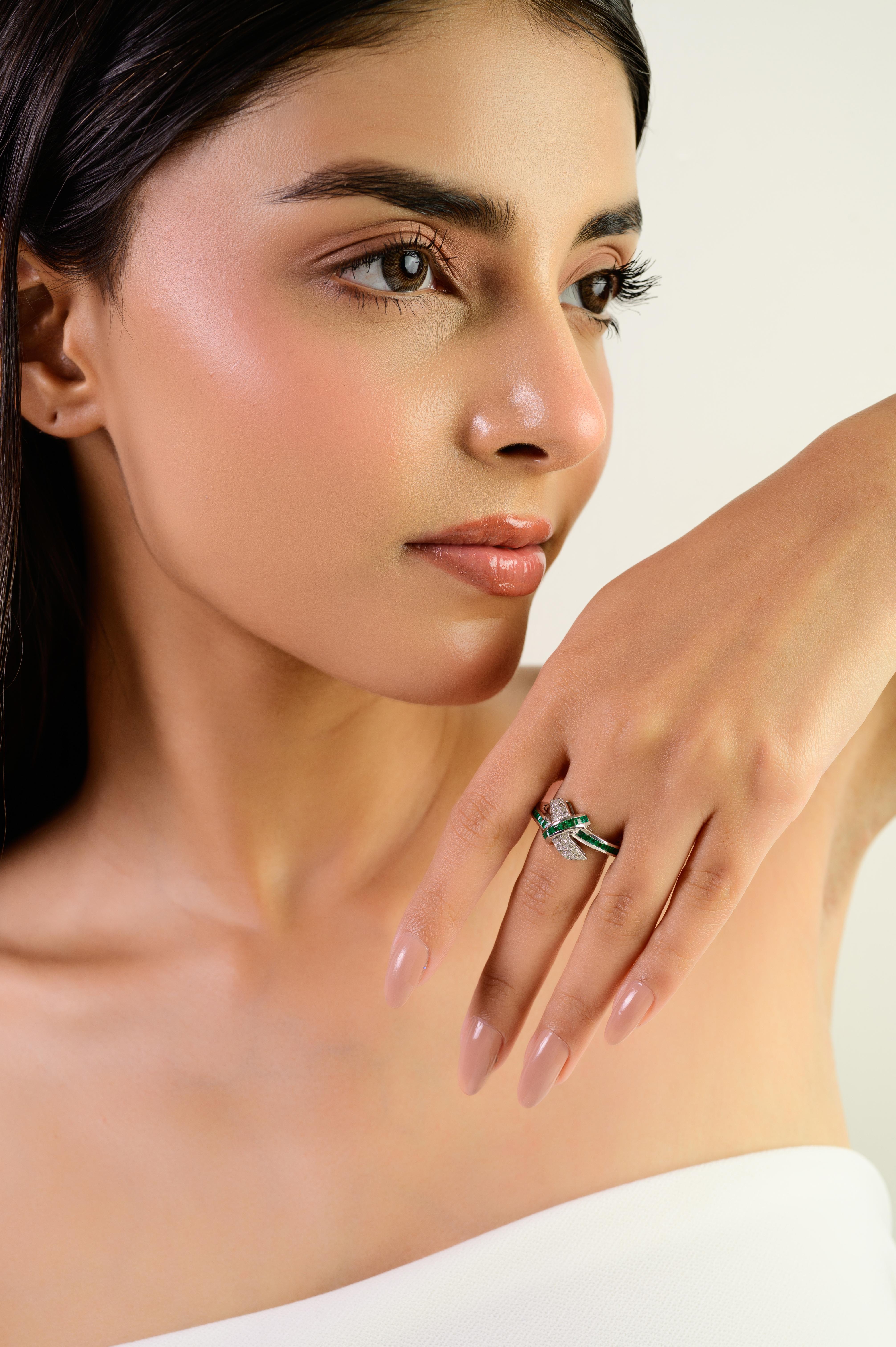 in vendita:  Silvorra Handcrafted Channel Set Emerald & Diamond Crossover Ring in 925 Silver 8