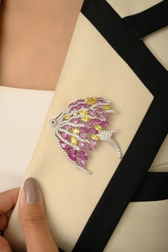 Silvorra Handgefertigte Fisch Brosche Anhänger mit Multicolor Marquise Cubic Zirconia