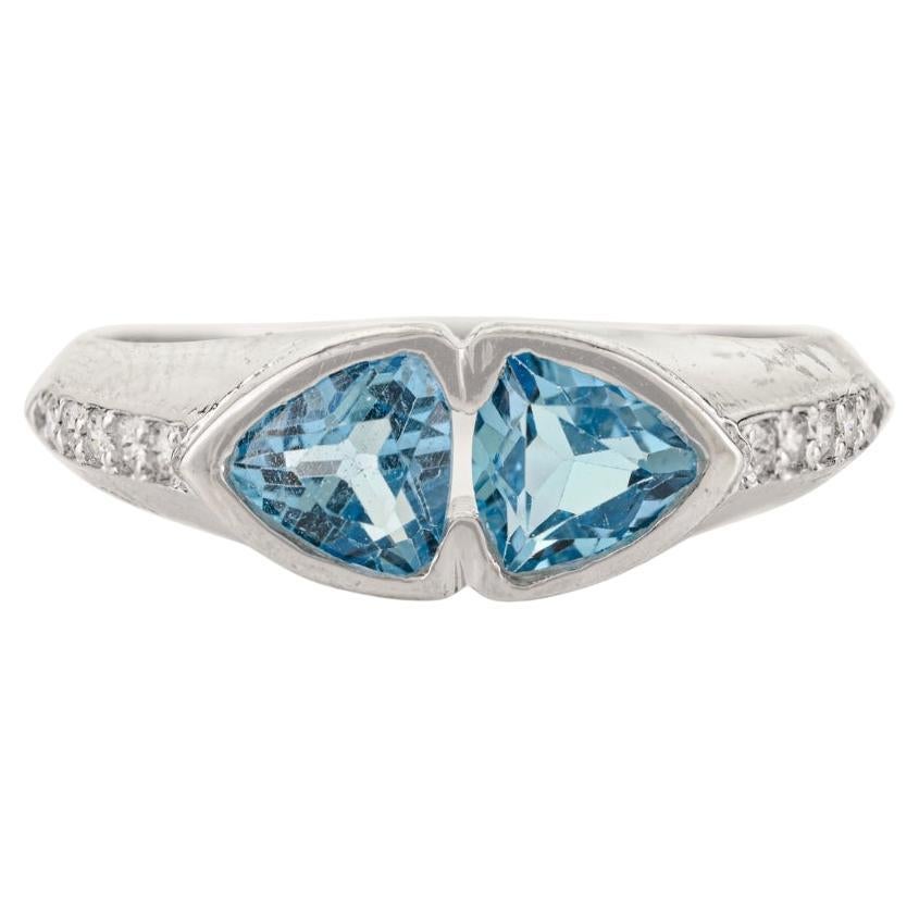 En venta: Silvorra Anillo de Plata 925 Hecho a Mano con Topacio Azul de 1,35 qt y Detalles de Circón Cúbico