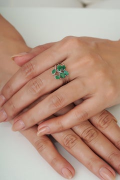 Silvorra Handmade Oval Emerald Leaf Motif Multi Stone Cluster Ring in 925 Silver