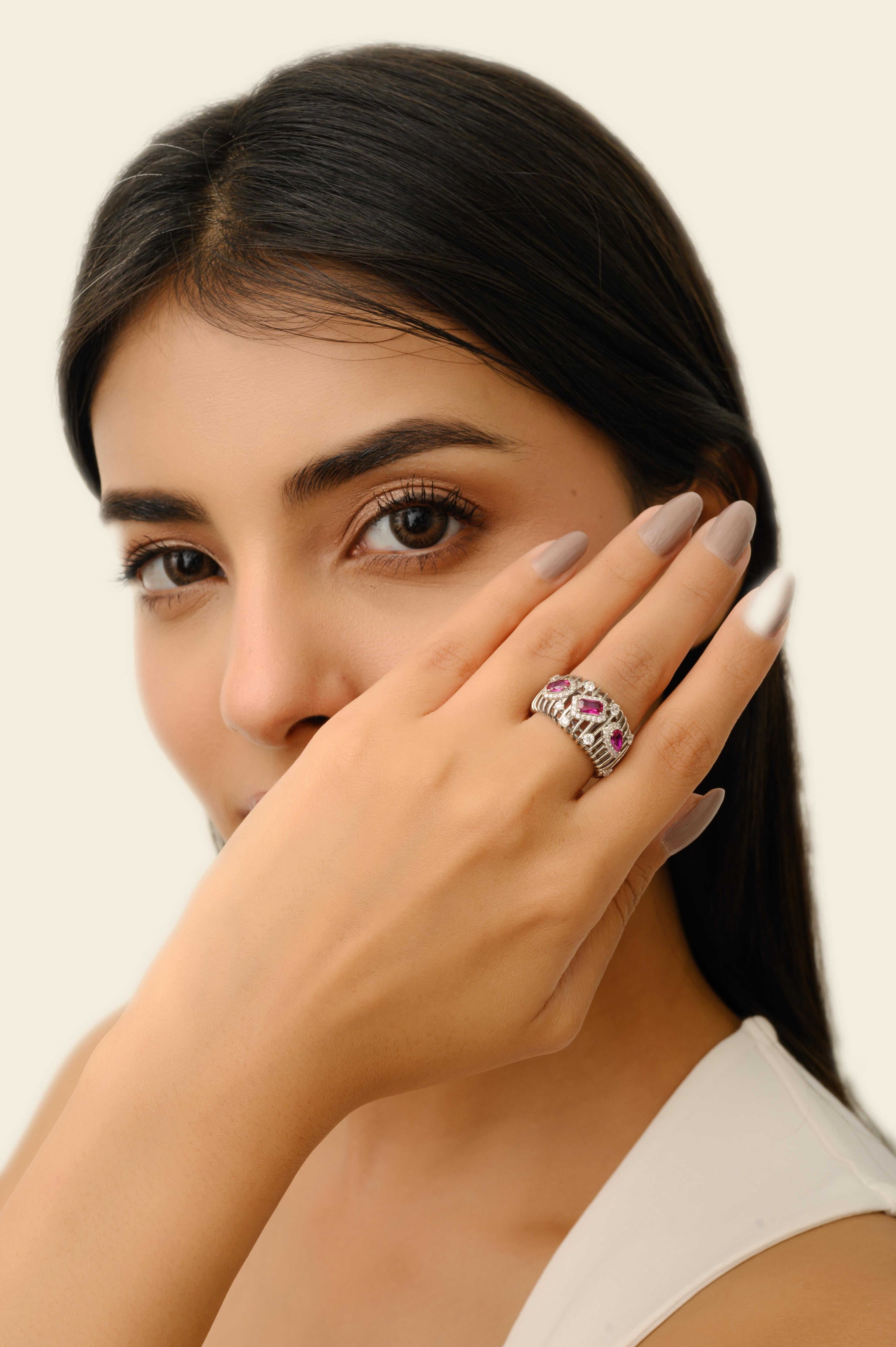 For Sale:  Silvorra Luxury 925 Sterling Silver Red & White Zircon Lattice Pattern Band Ring 8