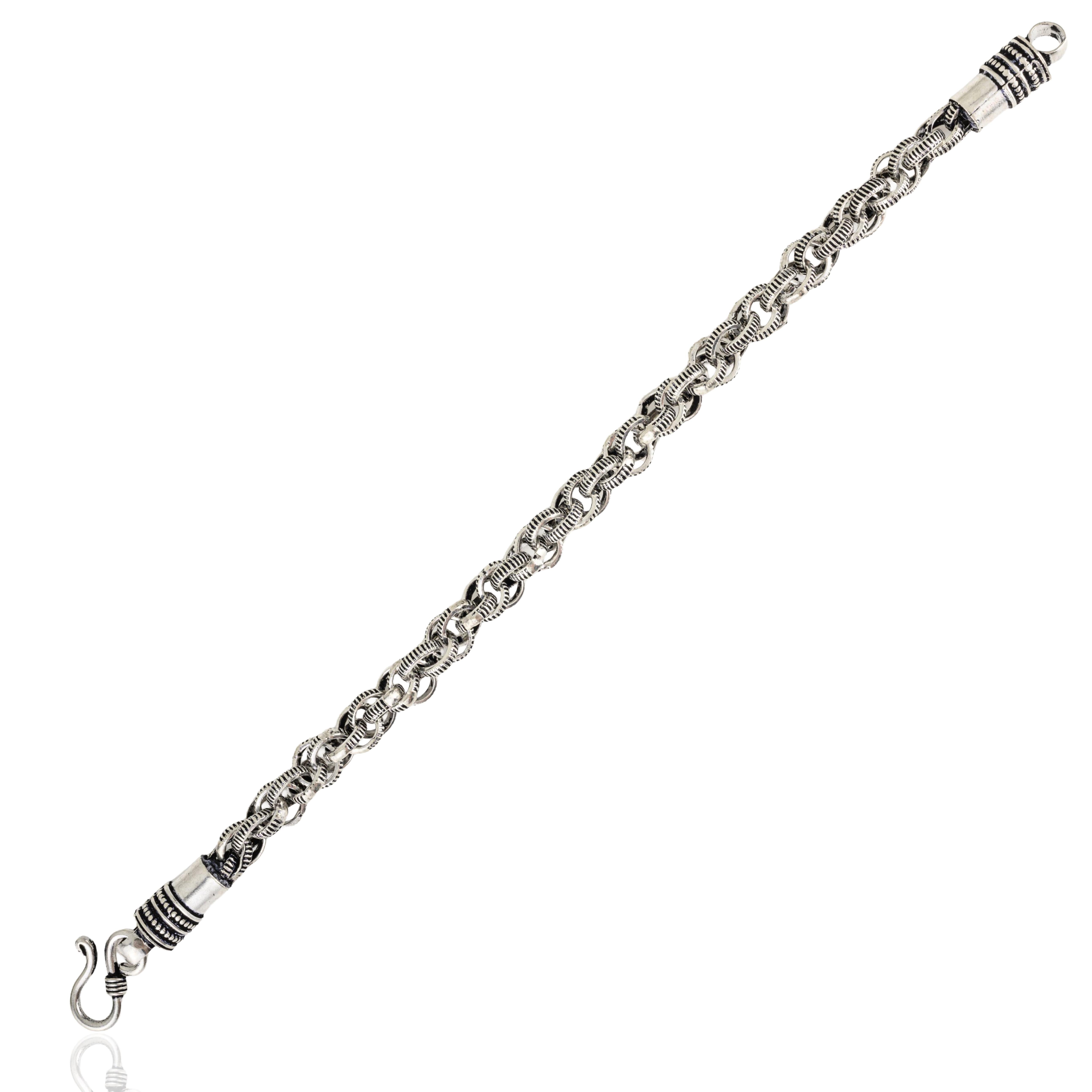 La pulsera de cadena bizantina Silvorra es una obra maestra de artesanía, fabricada en auténtica plata de ley 925. Con un peso de 34 gramos, una longitud de 9 pulgadas y una anchura de 0,31 pulgadas, esta pulsera muestra un exquisito diseño de