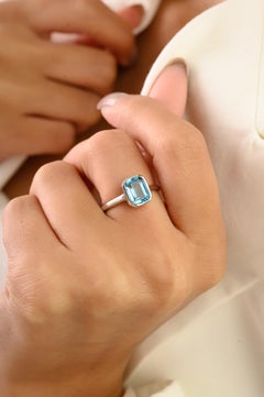Silvorra Anello moderno e minimalista con castone di topazio blu in argento 925 Regalo di Natale