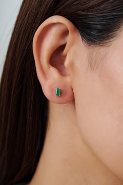 Silvorra Modern Octagon Step Cut Emerald May Birthstone 925 Silber Ohrstecker