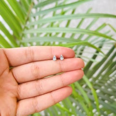 Orecchini con perno solitario in argento Silvorra Modern Pear Cut Aquamarine Solitaire