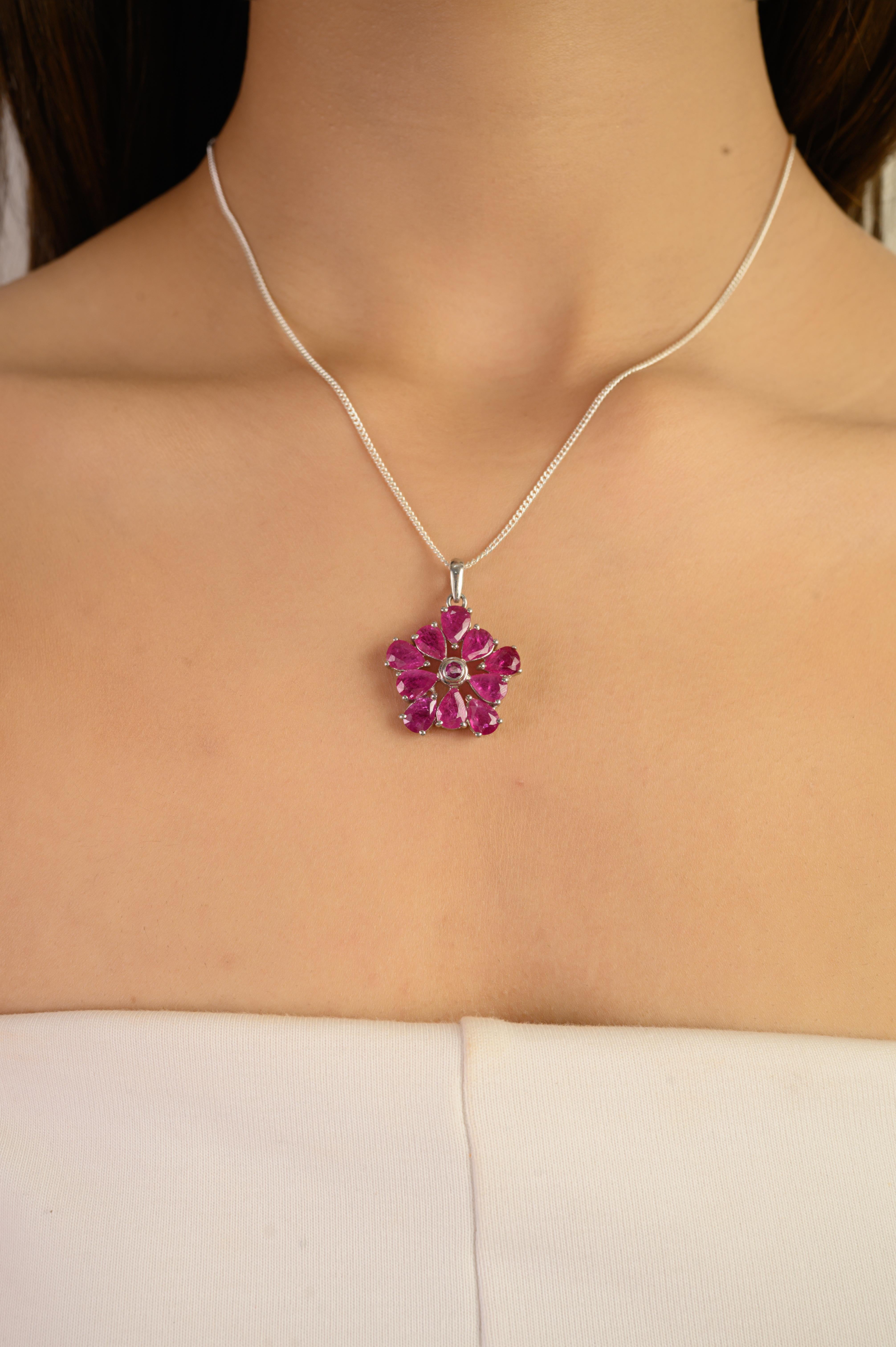 Donna Ciondolo floreale in argento 925 di Silvorra Modernist da 8,78 carati di rubino naturale in vendita