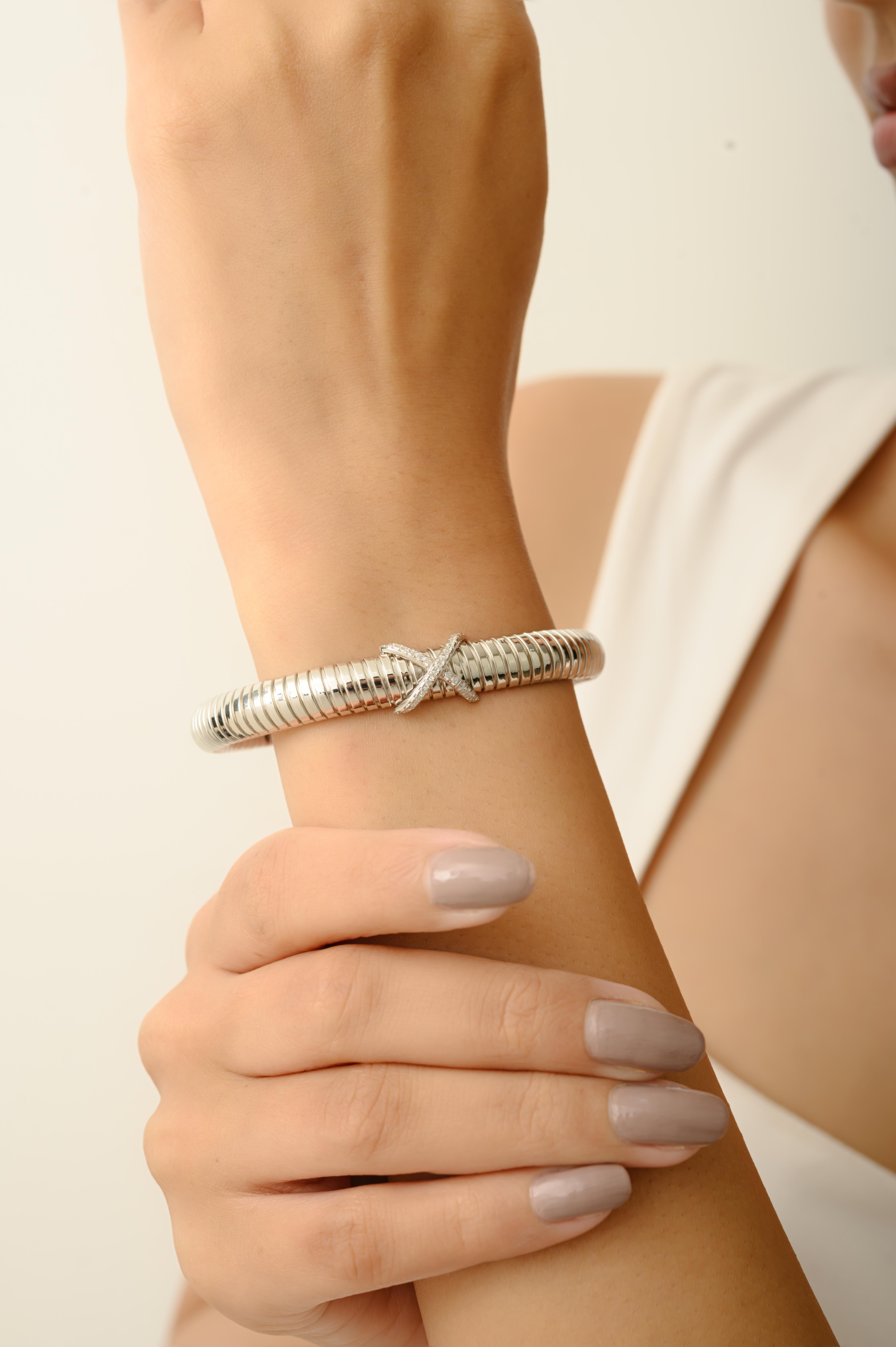 Bracciale Modernista X Motif Tubogas in argento 925 con zirconi bianchi di Silvorra In condizioni Nuovo in vendita a New York, NY