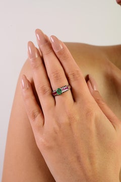 Anello in argento con cupola multicolore di smeraldo, rubino e zaffiro di Silvorra per lei