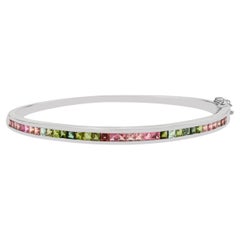 A Silver Bracelet en argent avec bracelets en argent et tourmaline naturelle de taille carrée.