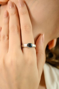 Anello Signet Silvorra Oval Cut 1,5 carati Natural London Blue Topaz Argento 925