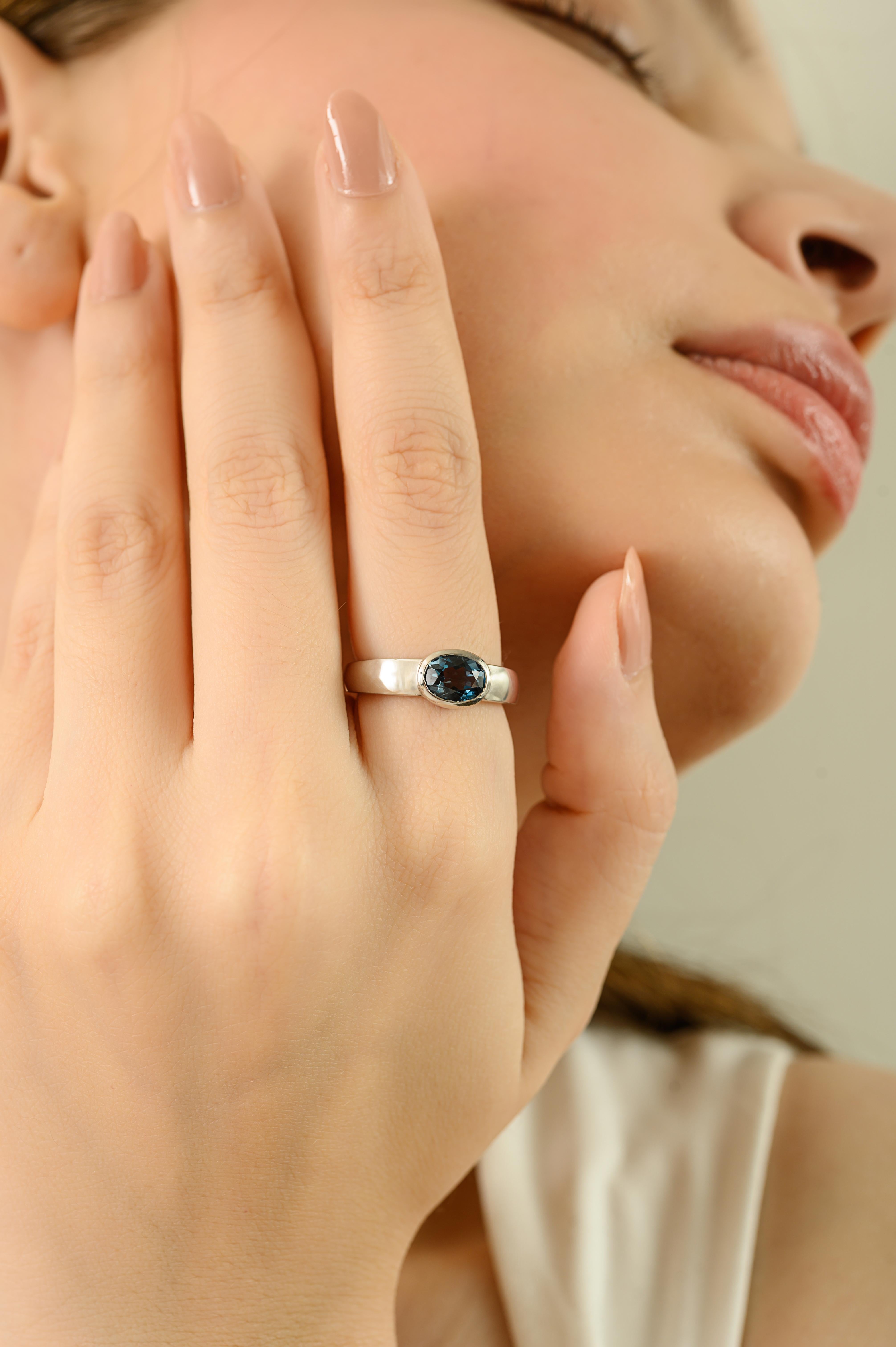 in vendita:  Anello Signet Silvorra Oval Cut 1,5 carati Natural London Blue Topaz Argento 925 4