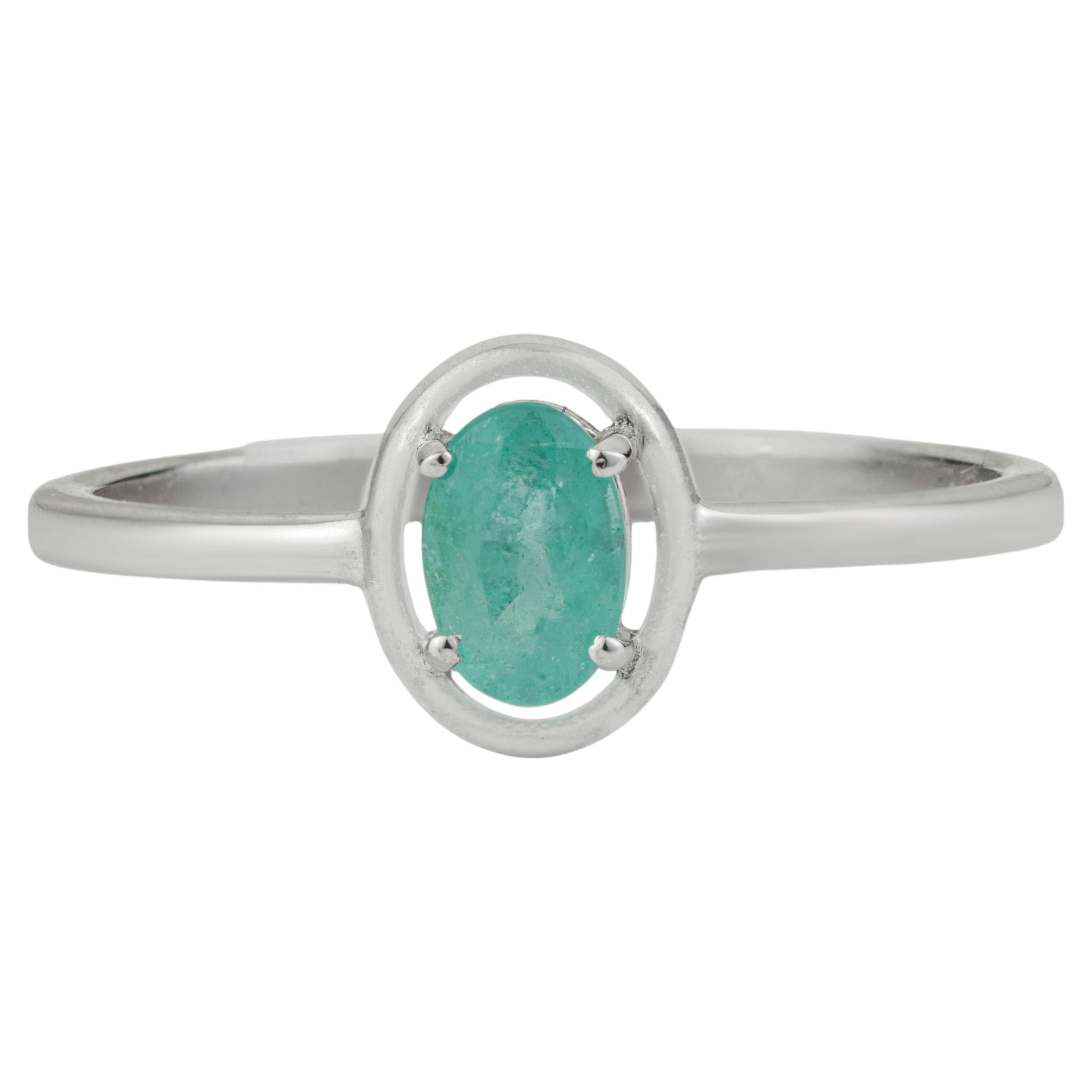 Silvorra Oval Cut Smaragd Solitär Floating Halo Ring in 925 Sterling Silber
