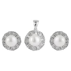 Silvorra Round Cut Pearl & Cubiz Zirconia Halo Stud & Pendant Set in 925 Silver