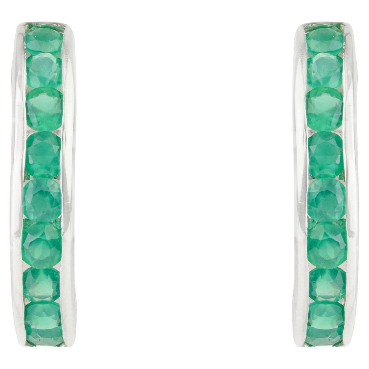 Orecchini a cerchio tondi in onice verde e mezza C di Silvorra in argento 925 da indossare tutti i giorni
