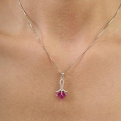 Silvorra Drei-Stein-Anhänger aus Silber mit Marquise-Rubin und Diamant-Pavé-Bügel im Blumen-Design