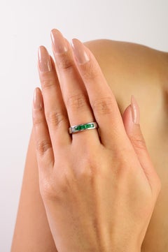 Silvorra Anello senza tempo con smeraldo verde e mezza eternità in argento con diamanti Regali