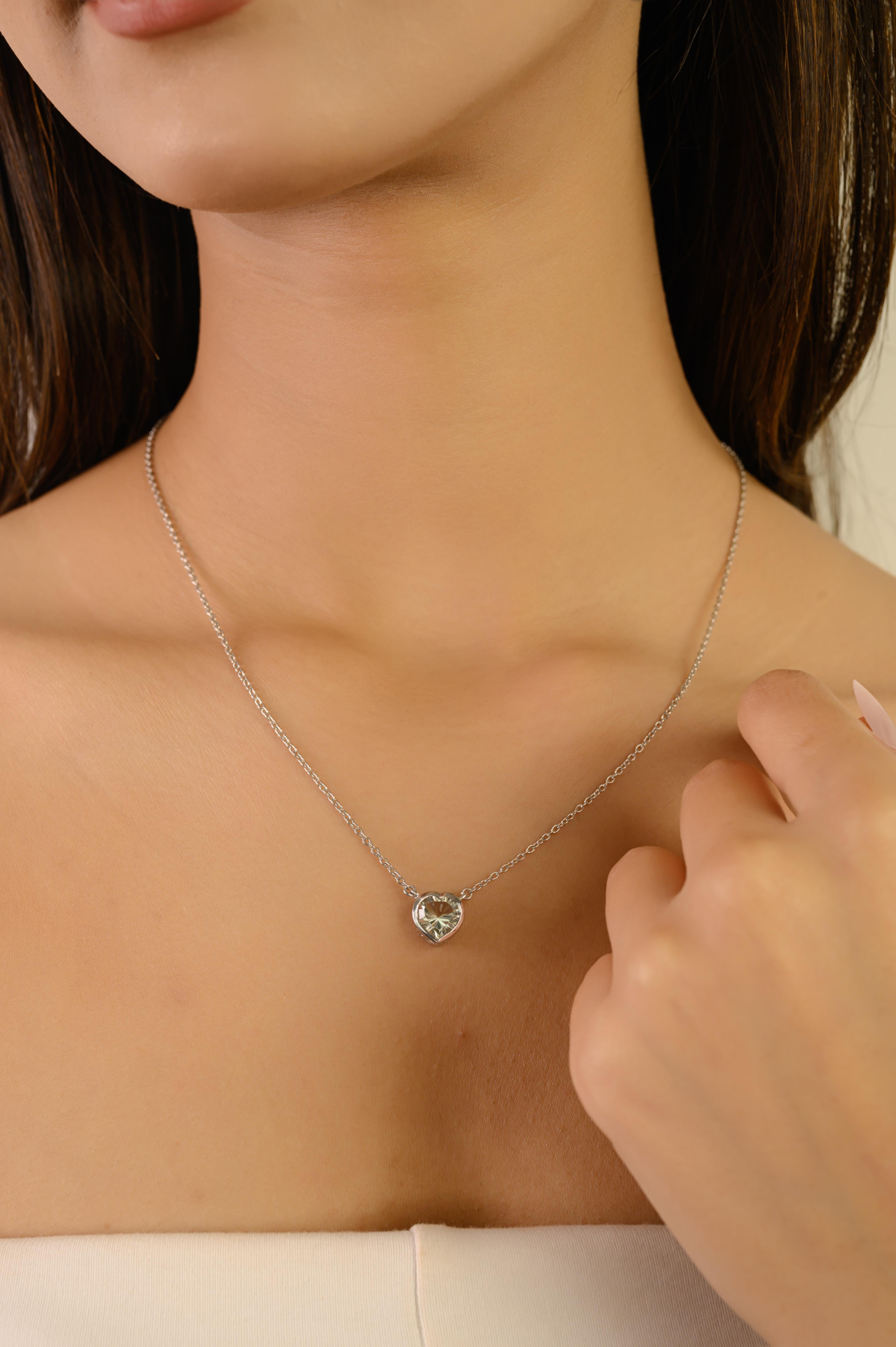 Collana solitario di ametista verde a forma di cuore senza tempo di Silvorra in argento 925 in vendita 2