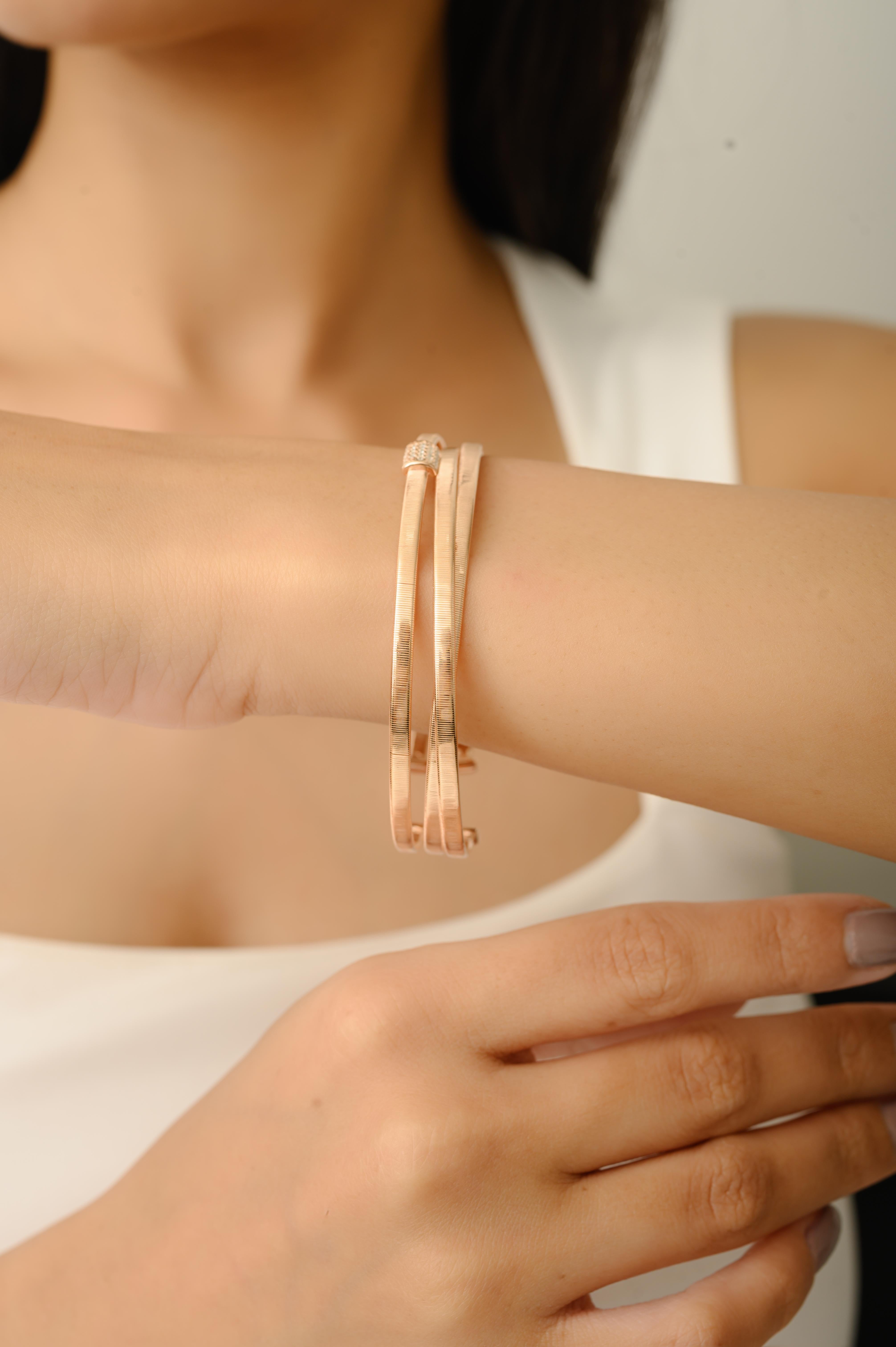 Taglio rotondo Bracciale Silvorra a tre bande in argento 925 con finitura oro rosa e zircone bianco in vendita