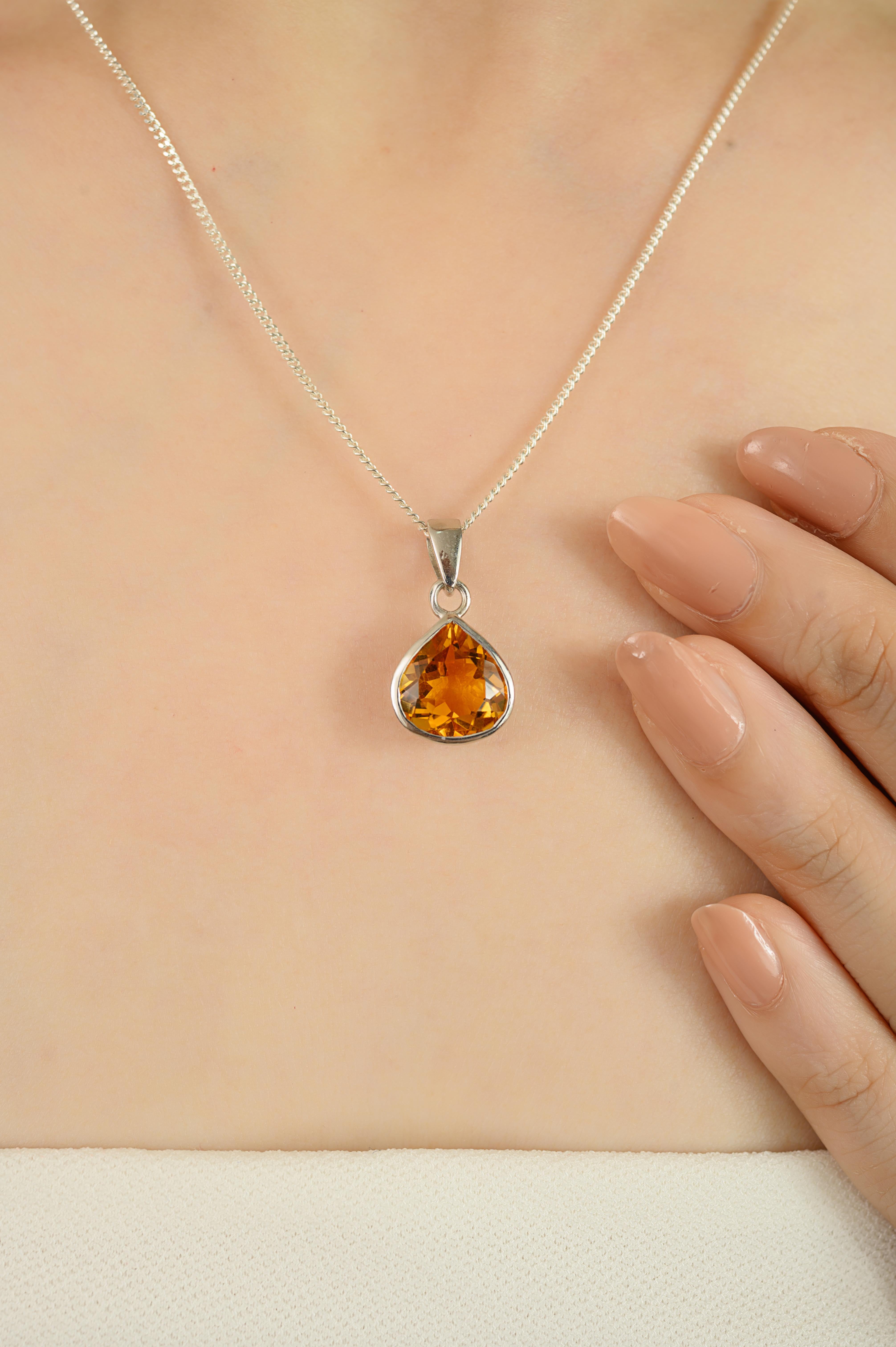Silvorra Unique Designe Pear Cut Citrine Solitaire Pendant Made in 925 Silver In New Condition For Sale In New York, NY