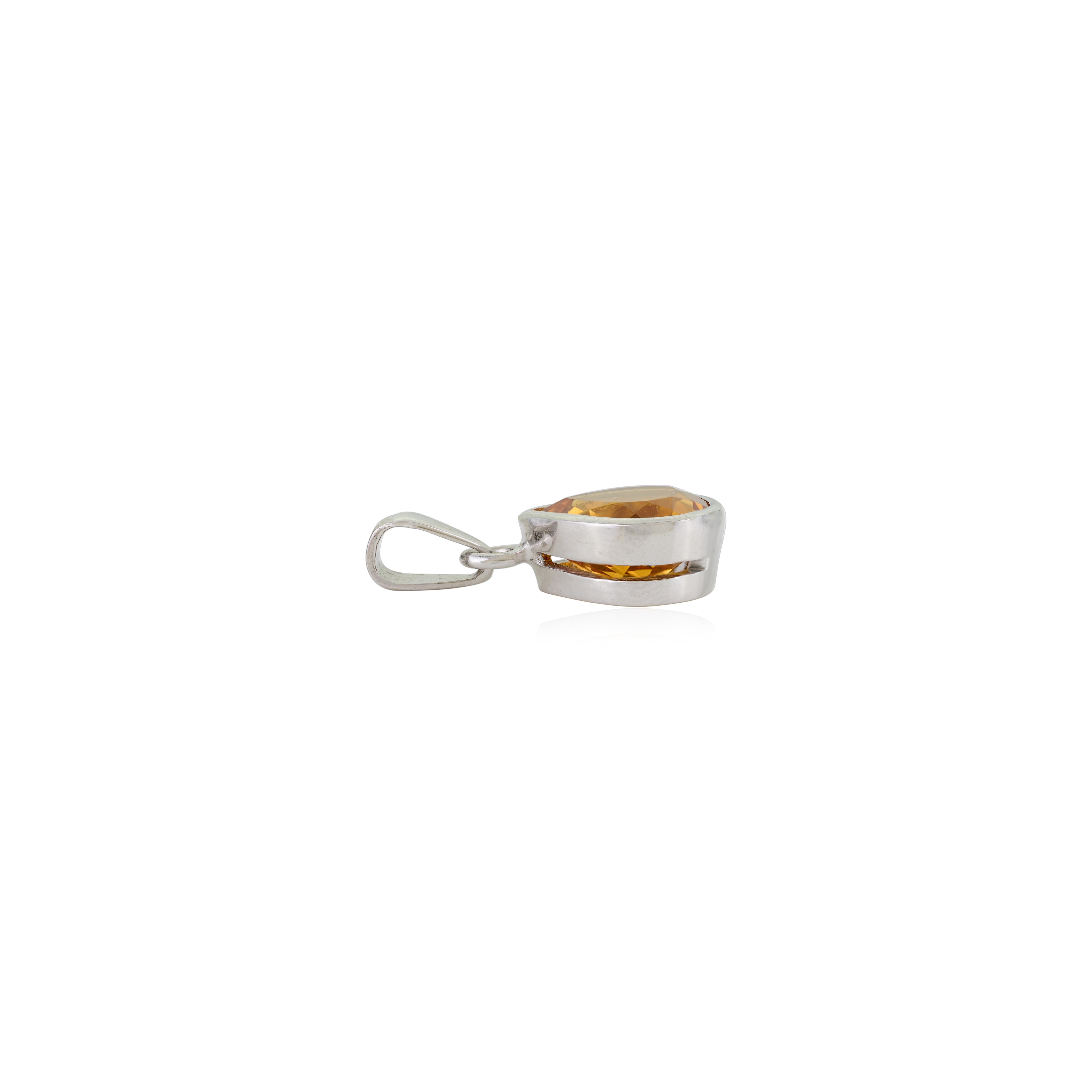Women's Silvorra Unique Designe Pear Cut Citrine Solitaire Pendant Made in 925 Silver For Sale