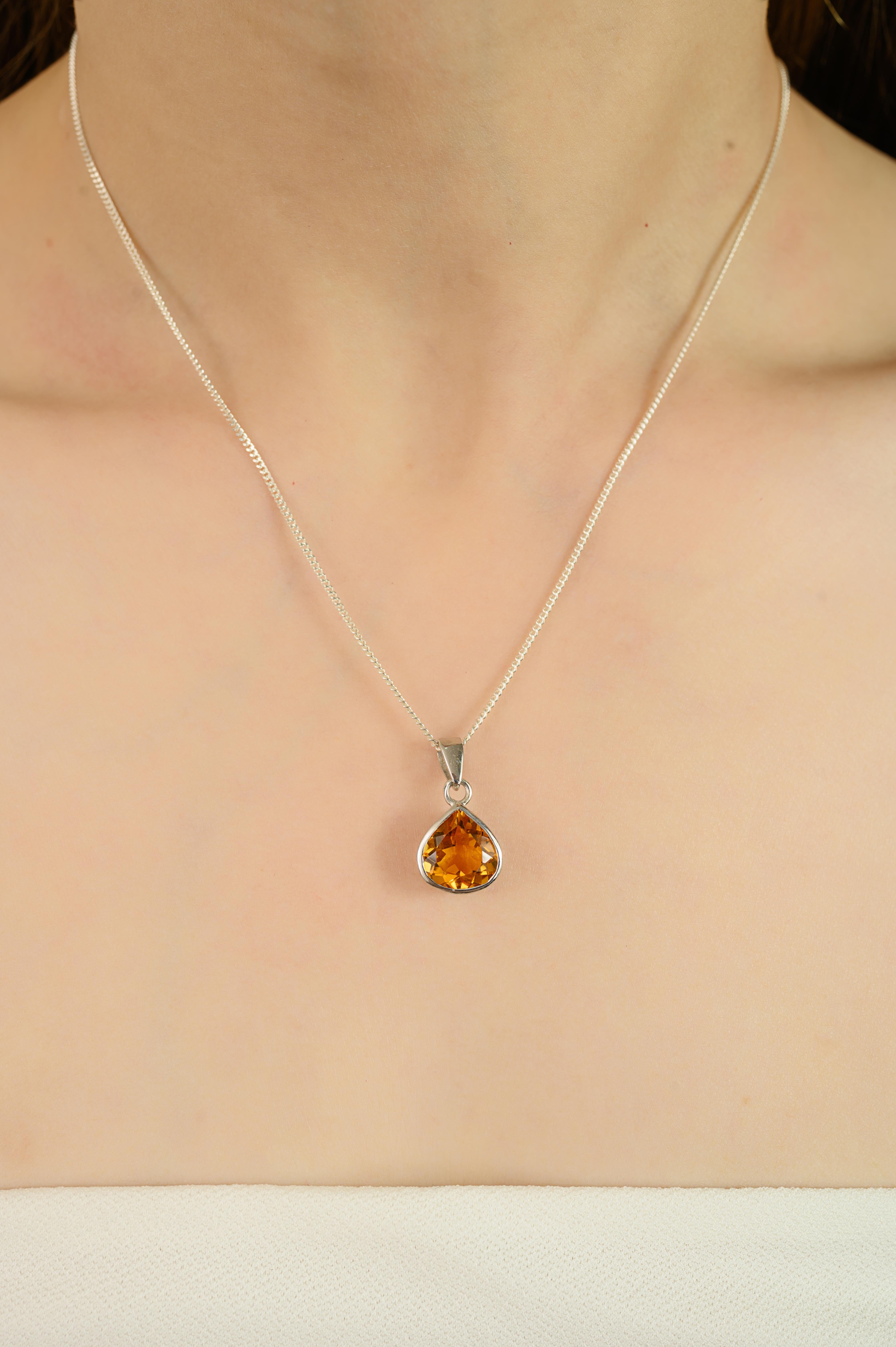 Silvorra Unique Designe Pear Cut Citrine Solitaire Pendant Made in 925 Silver For Sale 3
