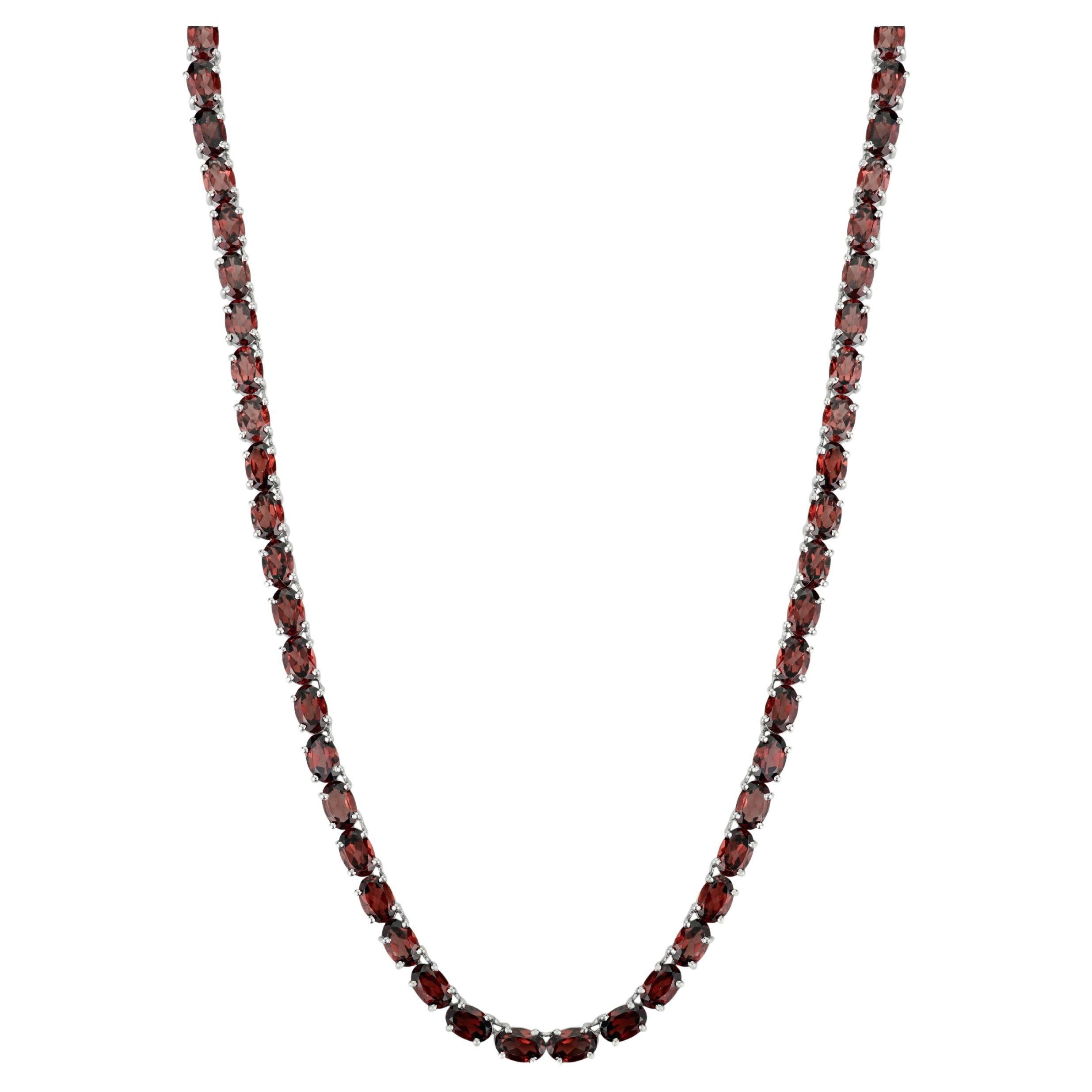 A Silver - Collier de tennis en argent 925 avec grenat ovale de 37,59 ct d'inspiration vintage