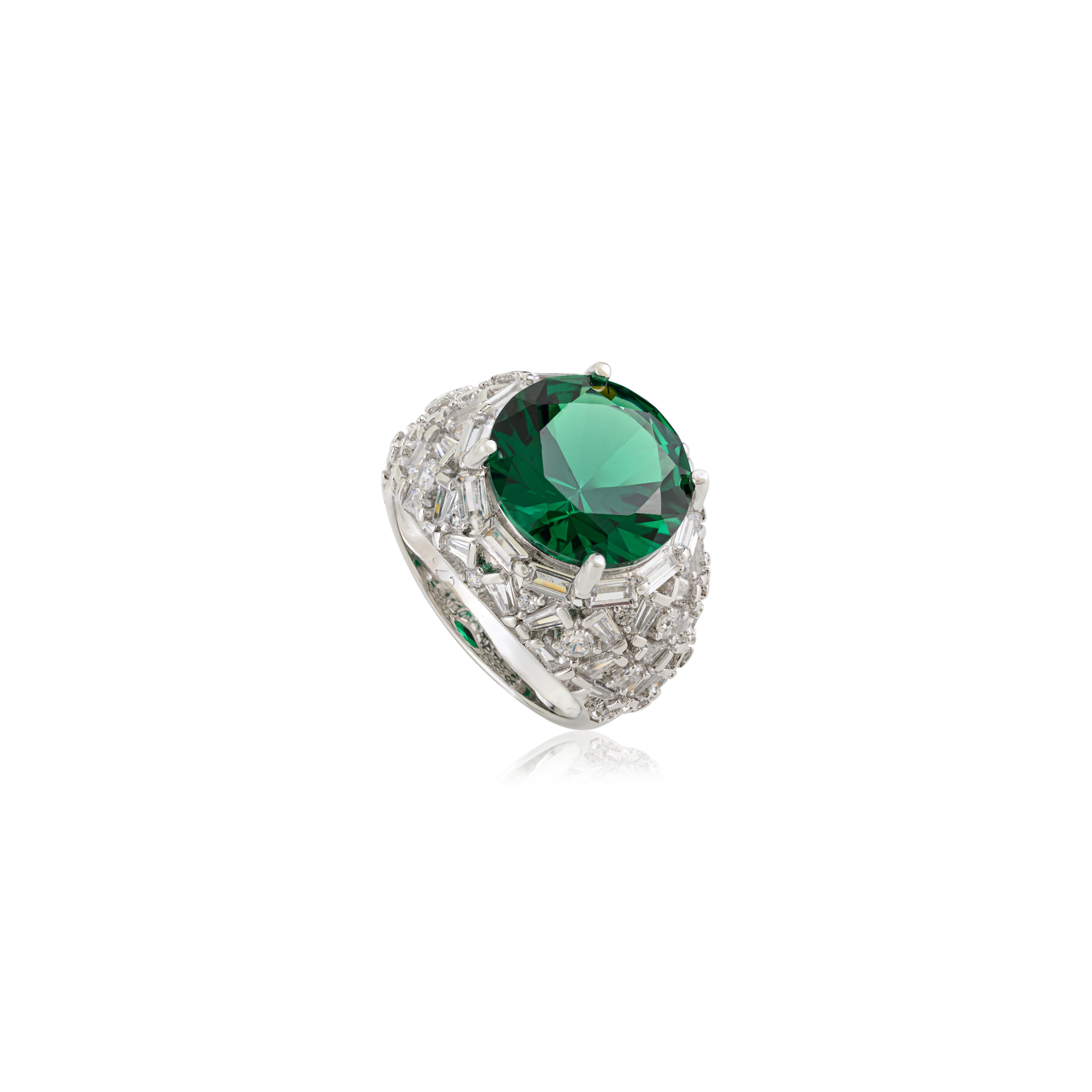 in vendita:  Anello da cocktail in argento 925 con cubic zirconia verde e bianca di ispirazione vintage di Silvorra 3