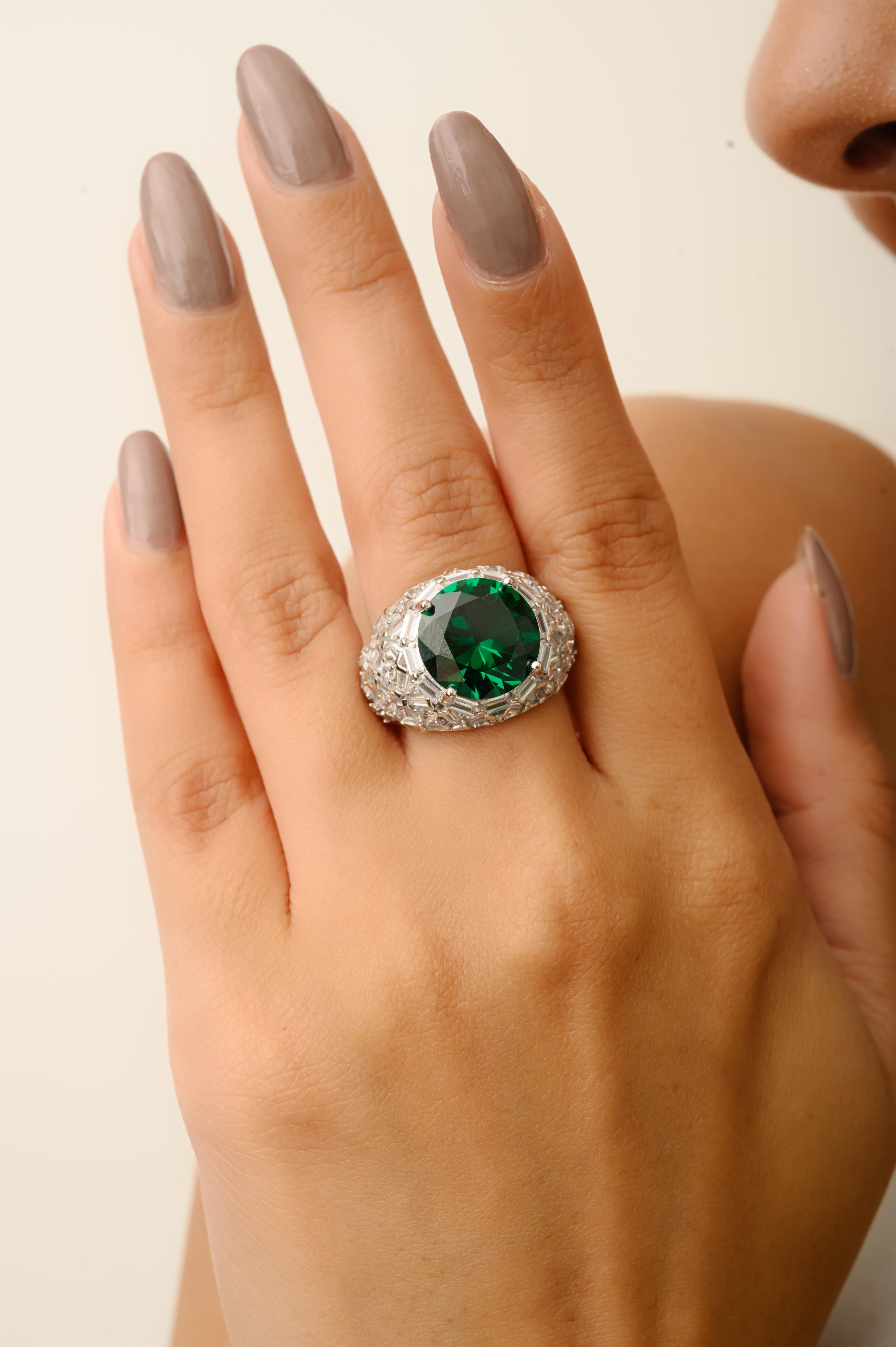 in vendita:  Anello da cocktail in argento 925 con cubic zirconia verde e bianca di ispirazione vintage di Silvorra 2