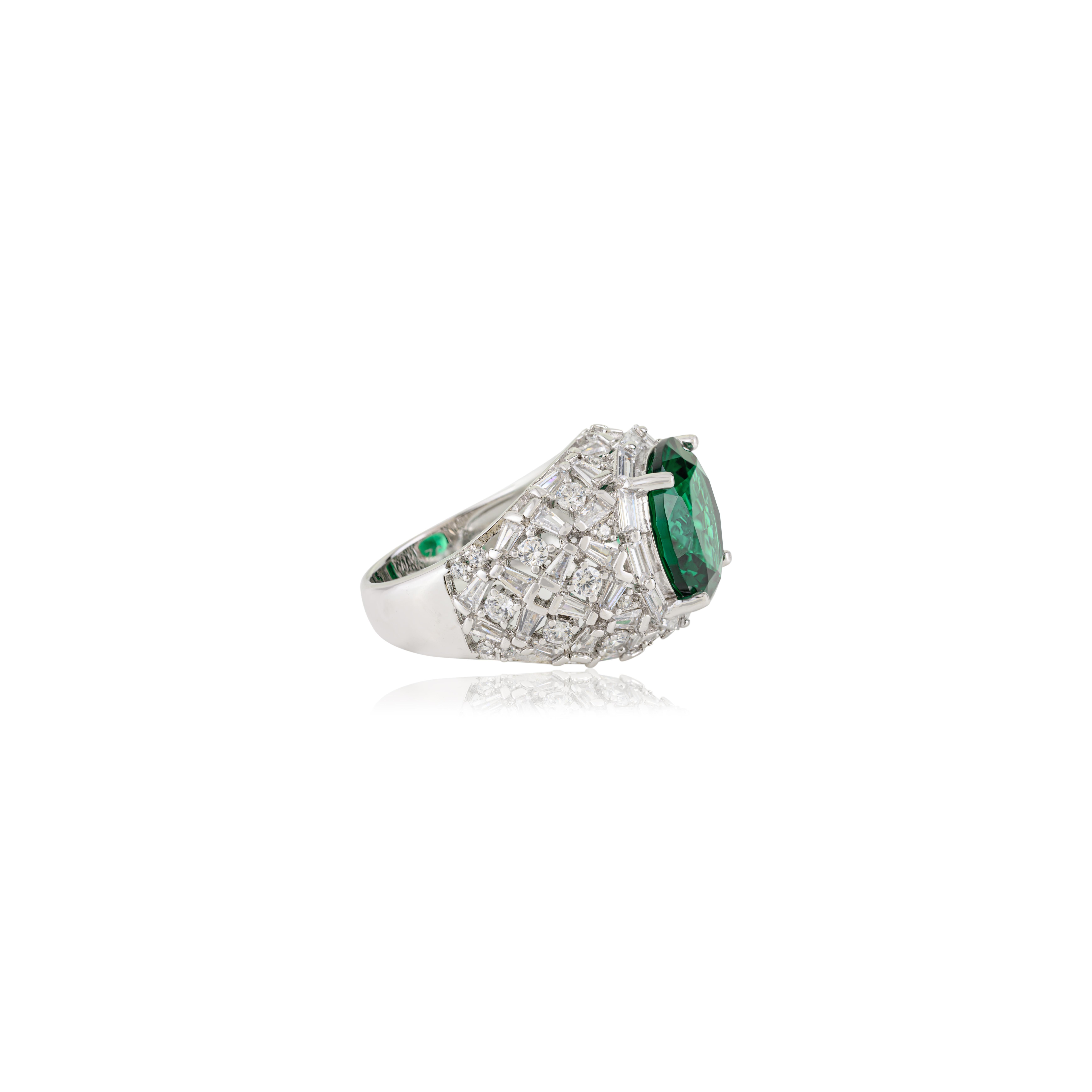 in vendita:  Anello da cocktail in argento 925 con cubic zirconia verde e bianca di ispirazione vintage di Silvorra 5