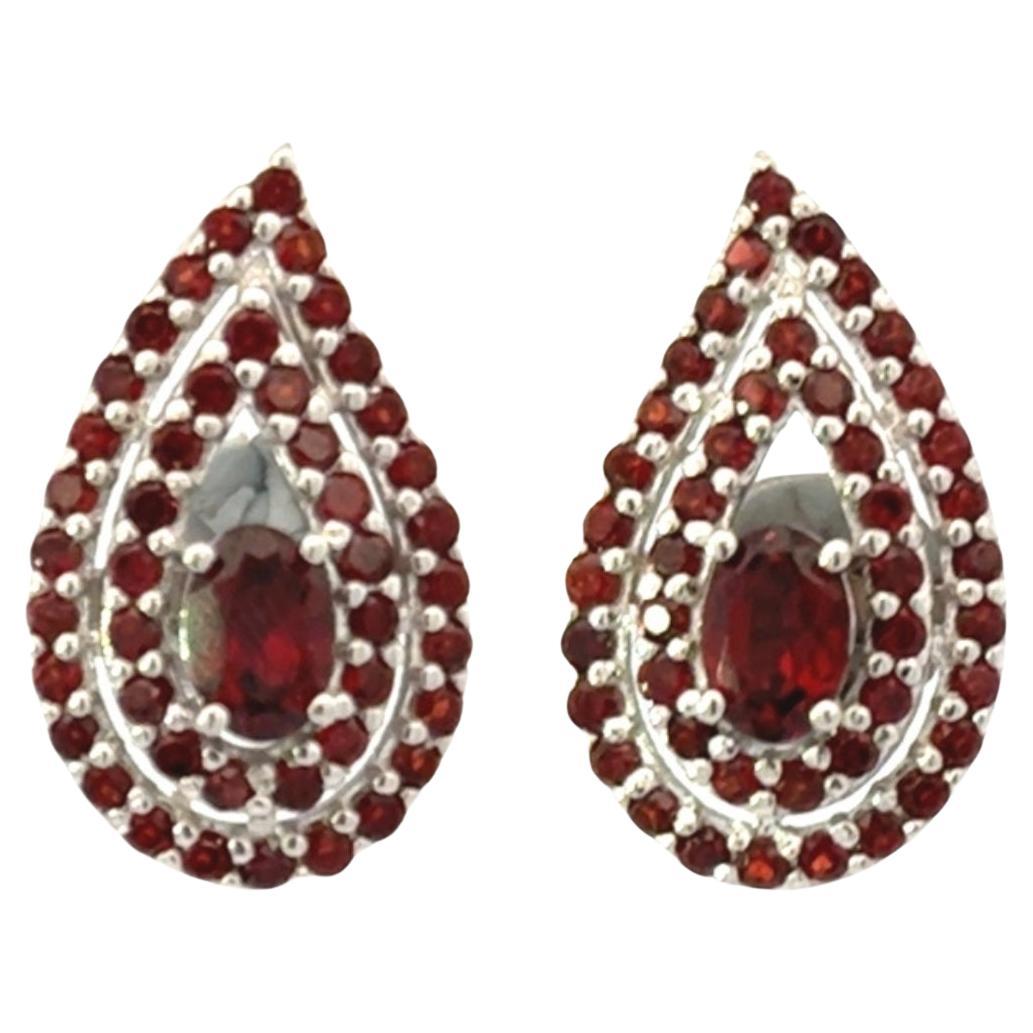 Orecchini a cerchio con granato naturale in argento 925 di Silvorra, di ispirazione vintage.