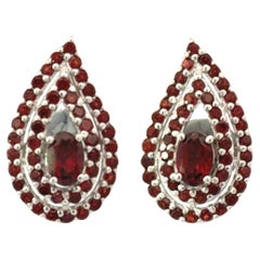 Orecchini a cerchio con granato naturale in argento 925 di Silvorra, di ispirazione vintage.