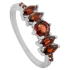 Anello con granato naturale d'ispirazione vintage in argento 925 di Silvorra, regalo di ringraziamento