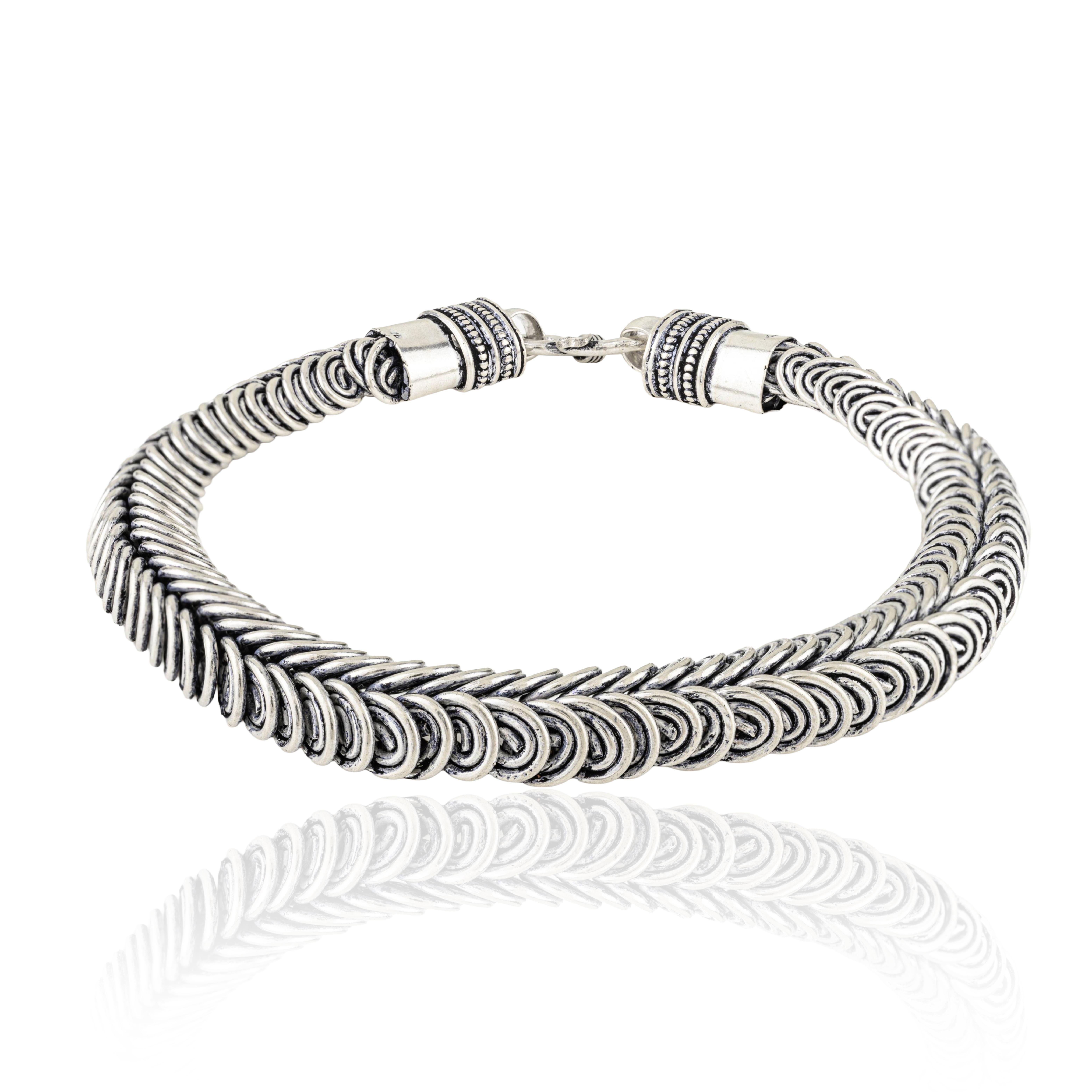 Silvorra Vintage Inspired Twisted Rope Antique Bracelet in 925 Sterling Silver In New Condition For Sale In New York, NY