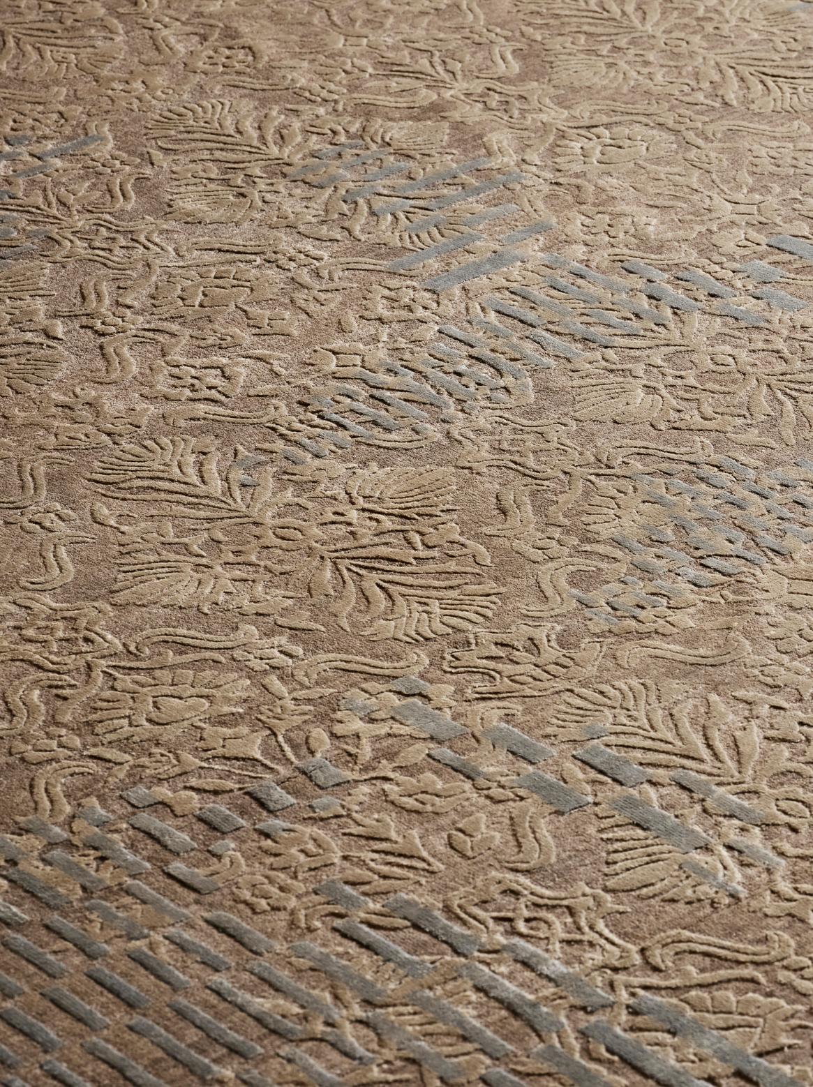 Noué à la main SILVRYN Tapis noué à la main en couleurs Tan et Dove par Hands en vente