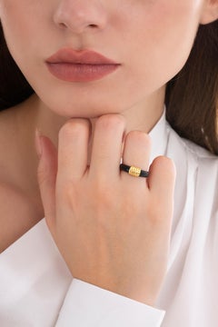Sim and Roz 14K Fluted Gold Design Enamel Ring