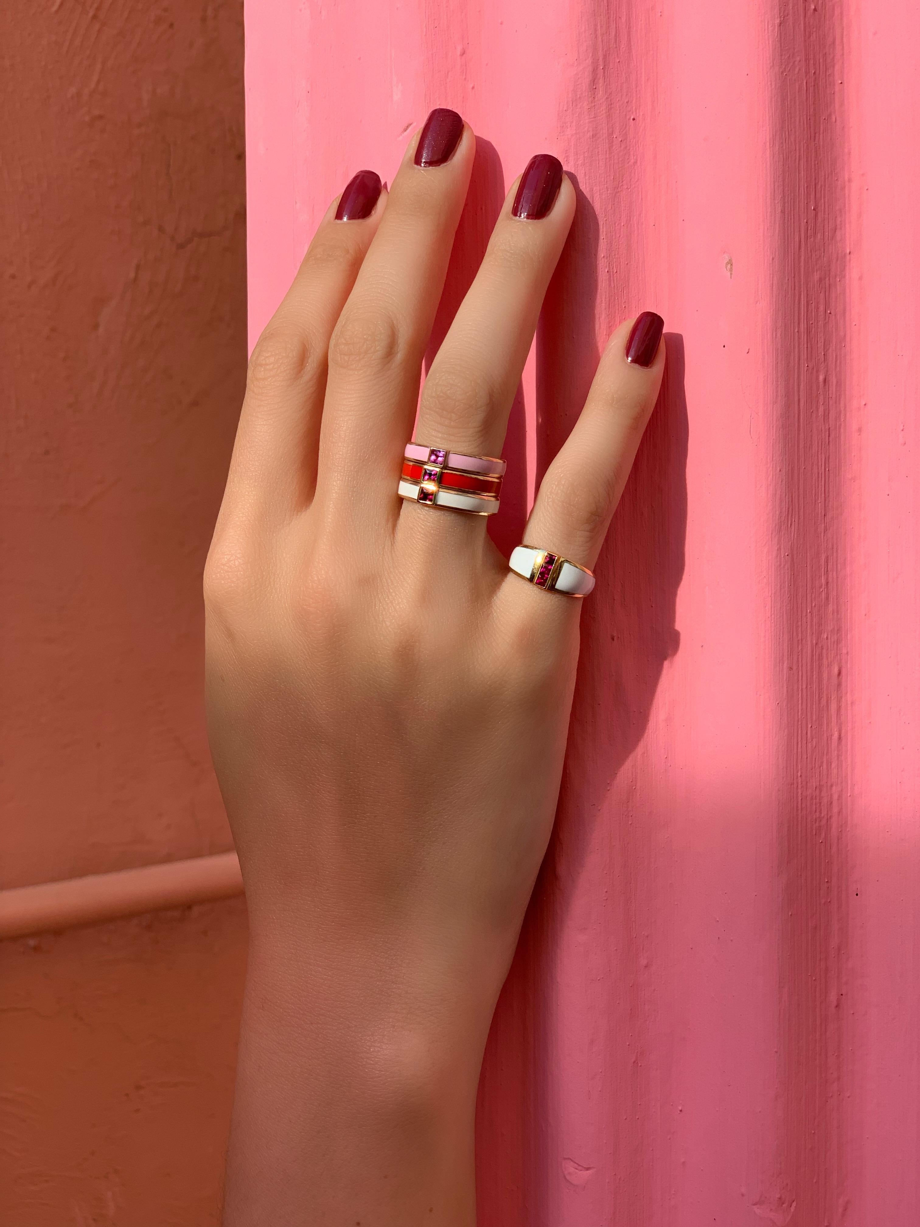 For Sale:  Sim and Roz 14K Gold White Enamel Ring with 0.16 Carat Princess Cut Ruby 5
