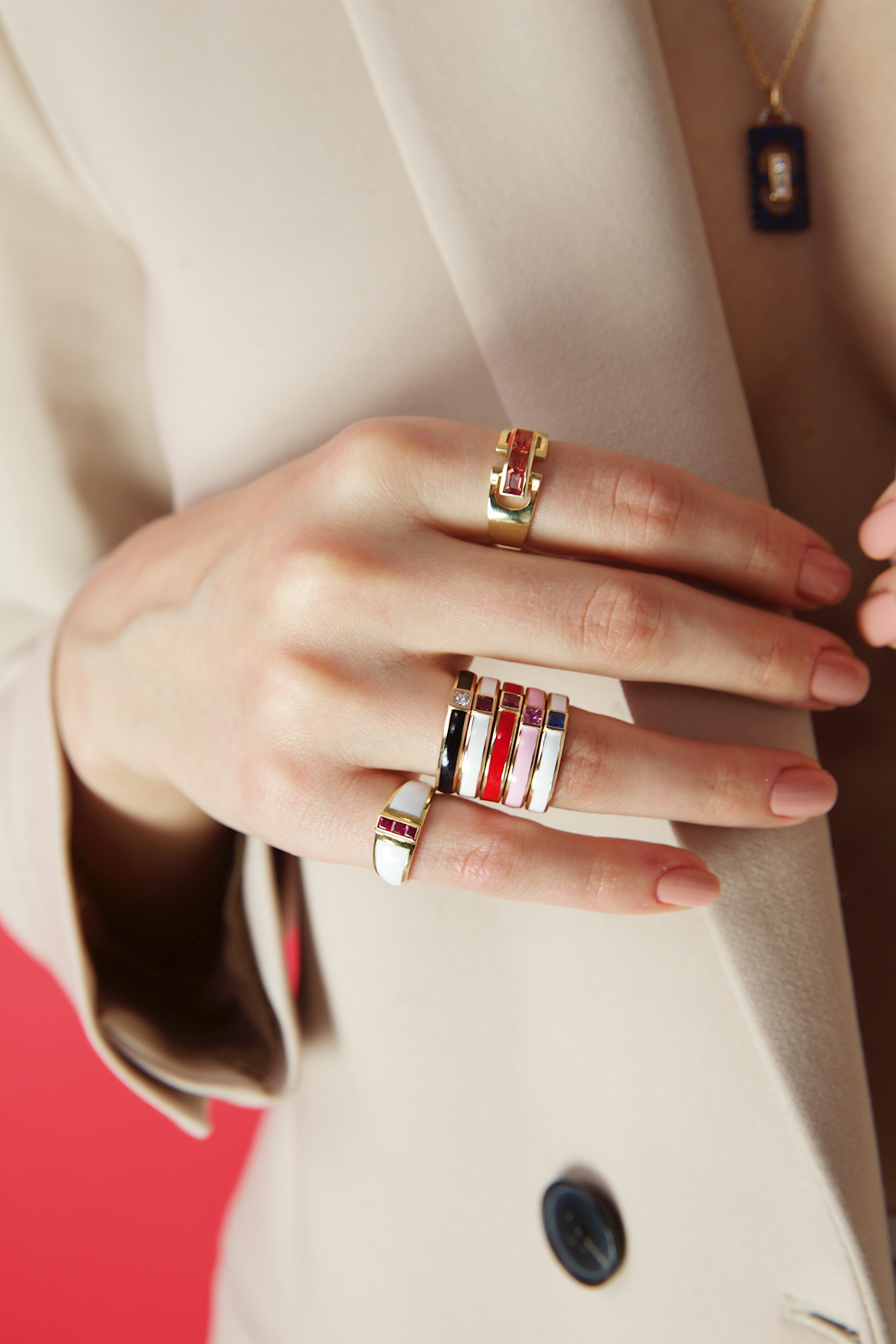 For Sale:  Sim and Roz 14K Gold White Enamel Ring with 0.16 Carat Princess Cut Ruby 6