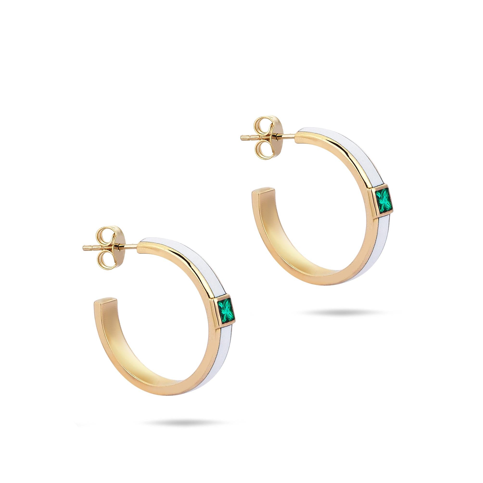 Contemporary Sim and Roz Yellow Gold Hoops with 0.25 Carats Princess Cut Emeralds For Sale