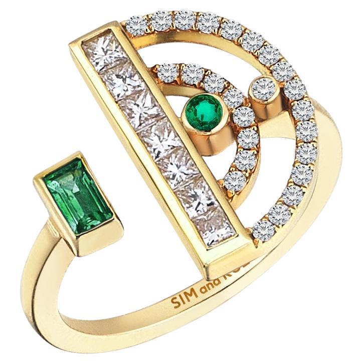 For Sale:  Sim and Roz Yellow Gold Ring with Round and Princess Cut Diamonds and Emerald