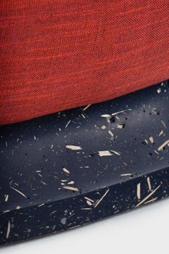 Fauteuil Sima d'Andrea Steidl en aggloméré de résine blu avec fibre de chanvre.