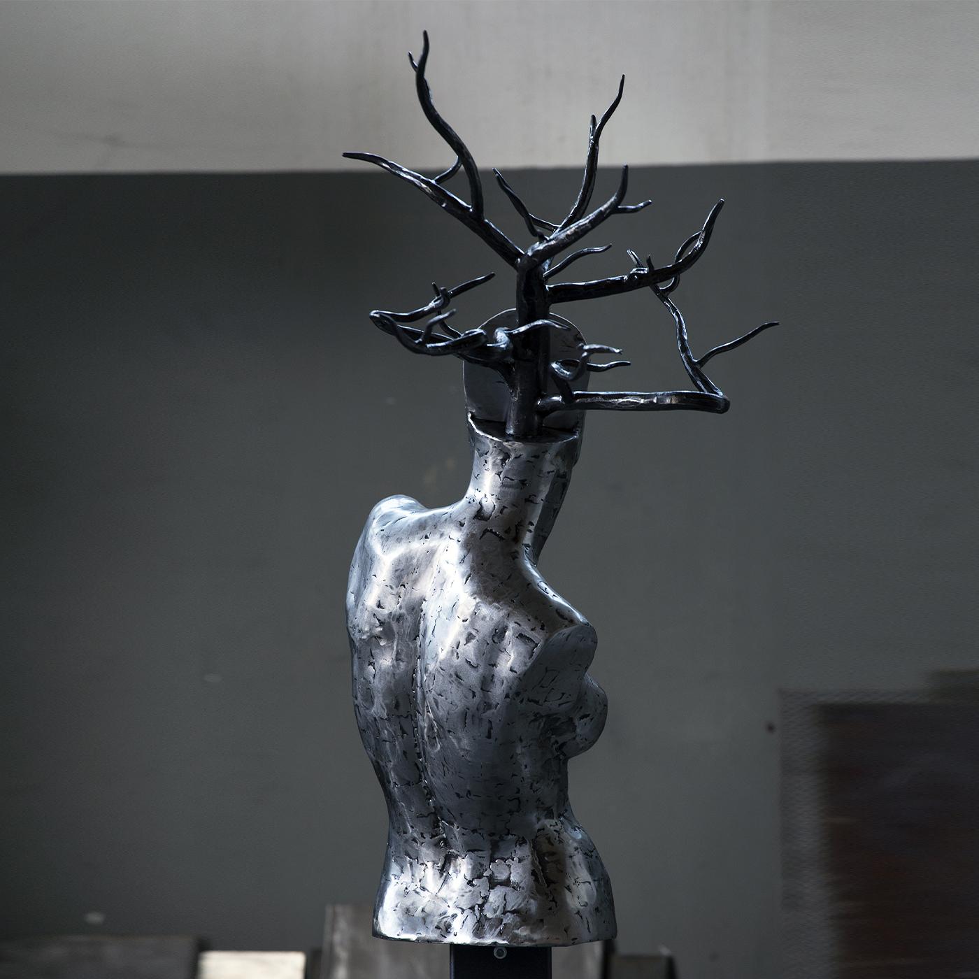 Named after the Italian word for symbiosis, this sculpture embodies the difficult yet symbiotical relationship between man and Nature. Perfect for any contemporary or classic decor alike, it is handcrafted of iron, comprised of shaped and welded