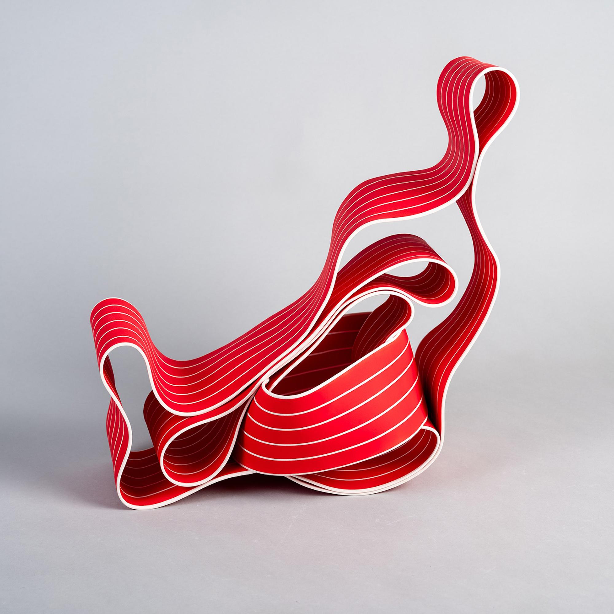 Entrapped 10 di Simcha Even-Chen - Scultura in porcellana, rosso e bianco, organico in vendita 1