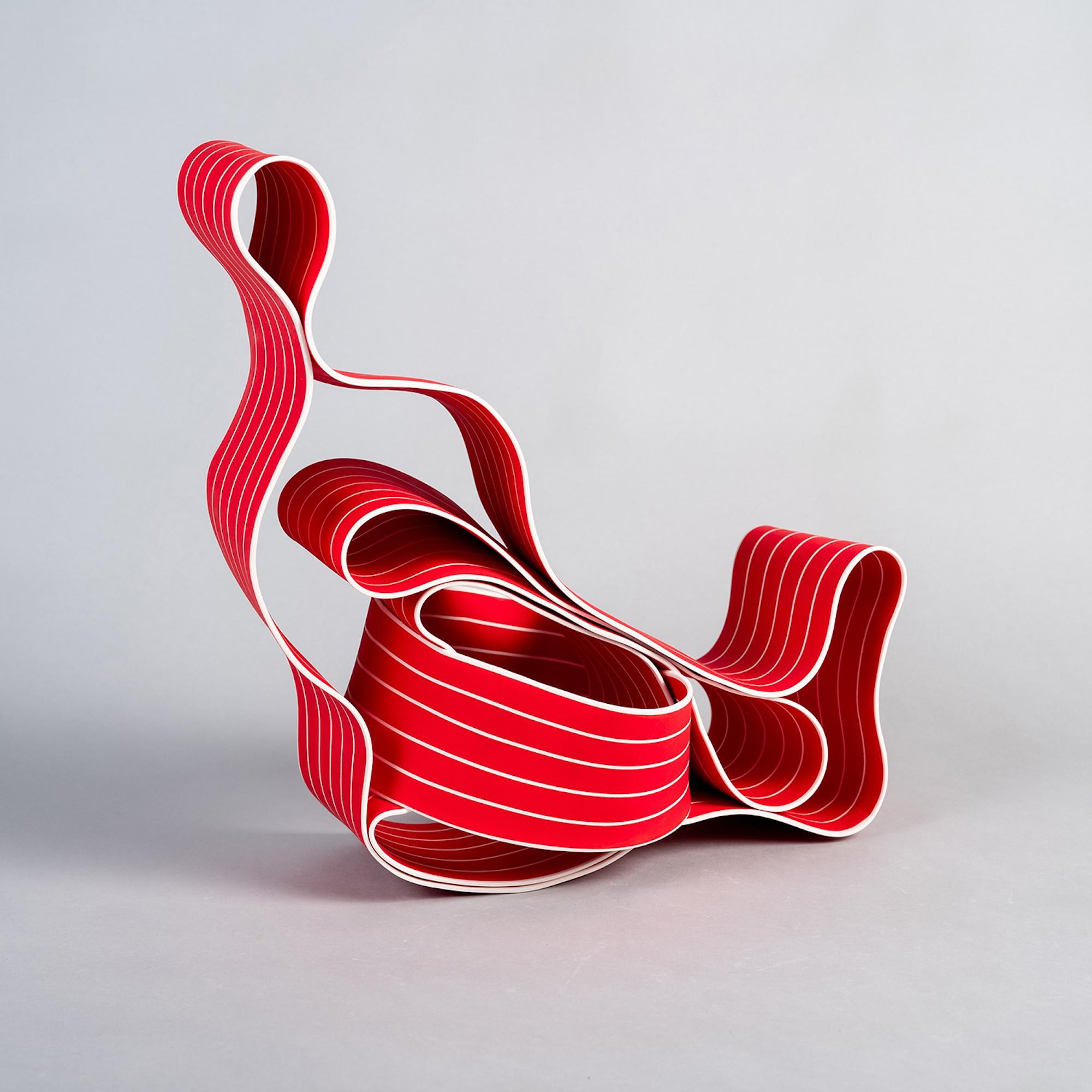 Entrapped 10 di Simcha Even-Chen - Scultura in porcellana, rosso e bianco, organico in vendita 3