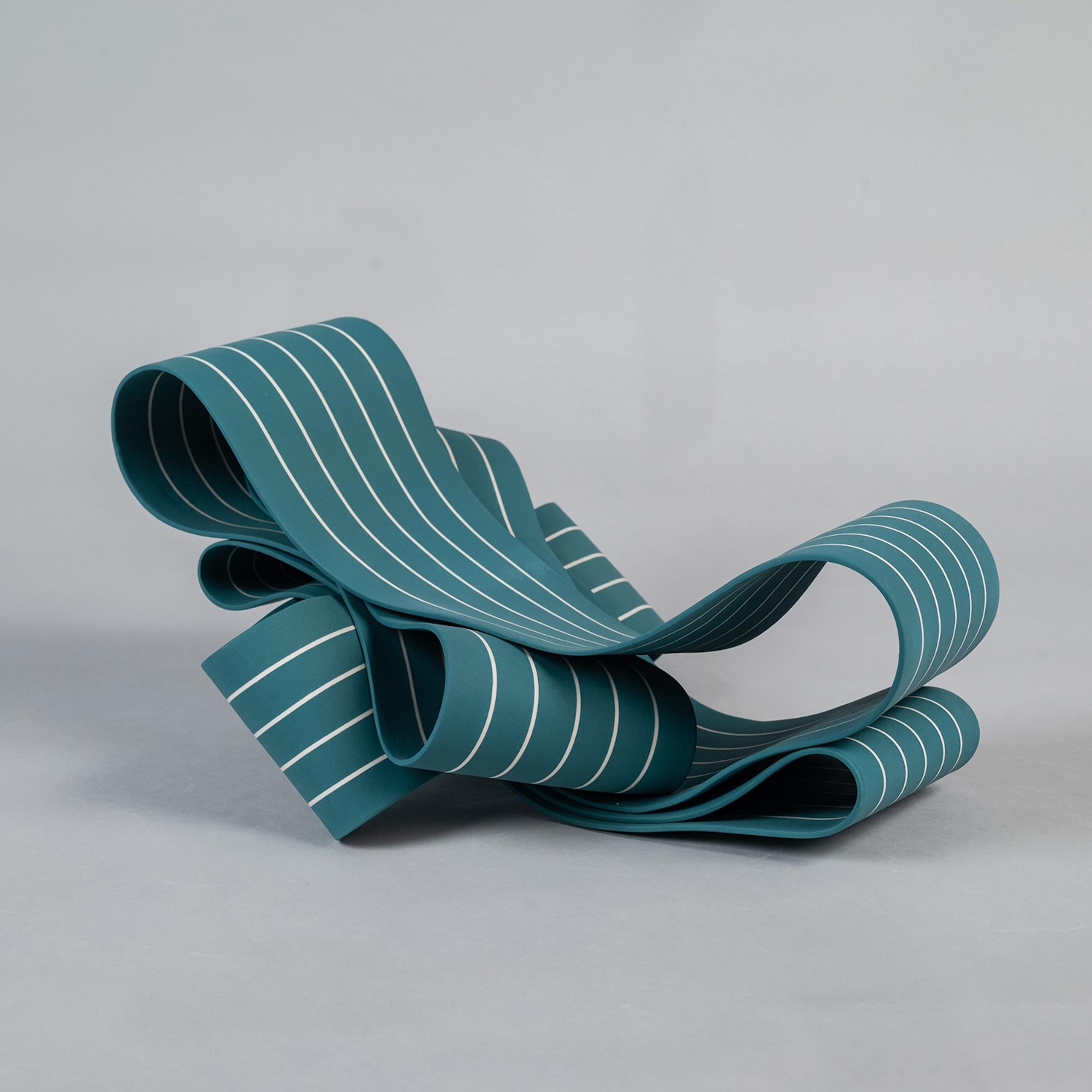 Entrapped 2 by Simcha Even-Chen - Porcelain sculpture, blue, motion en vente 3
