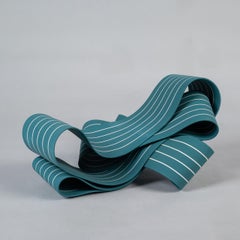 Atrapada 2 de Simcha Even-Chen - Escultura de porcelana, azul, movimiento