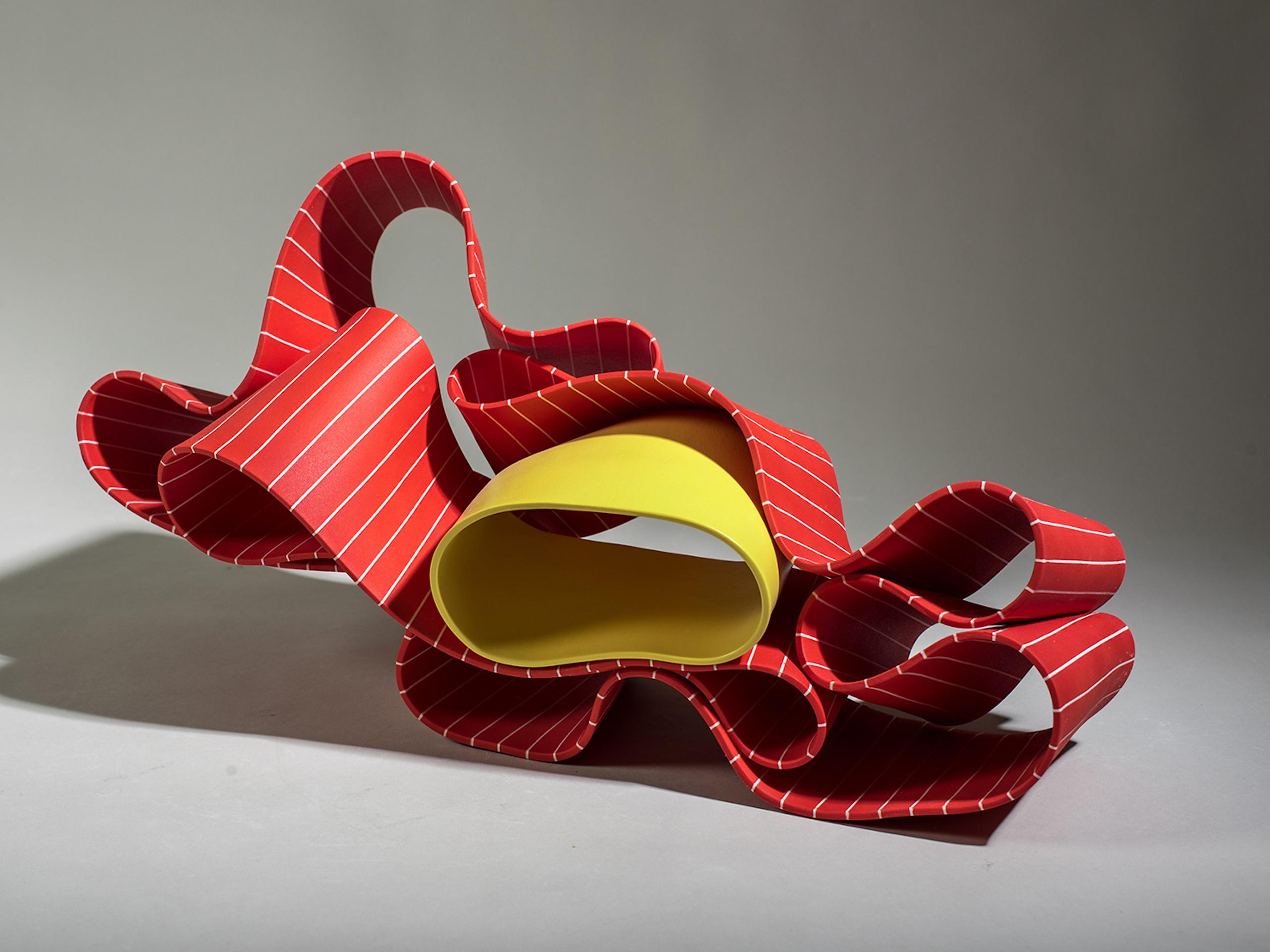 Folding in Motion 1 von Simcha Even-Chen - Porzellanskulptur, rot und gelb im Angebot 1