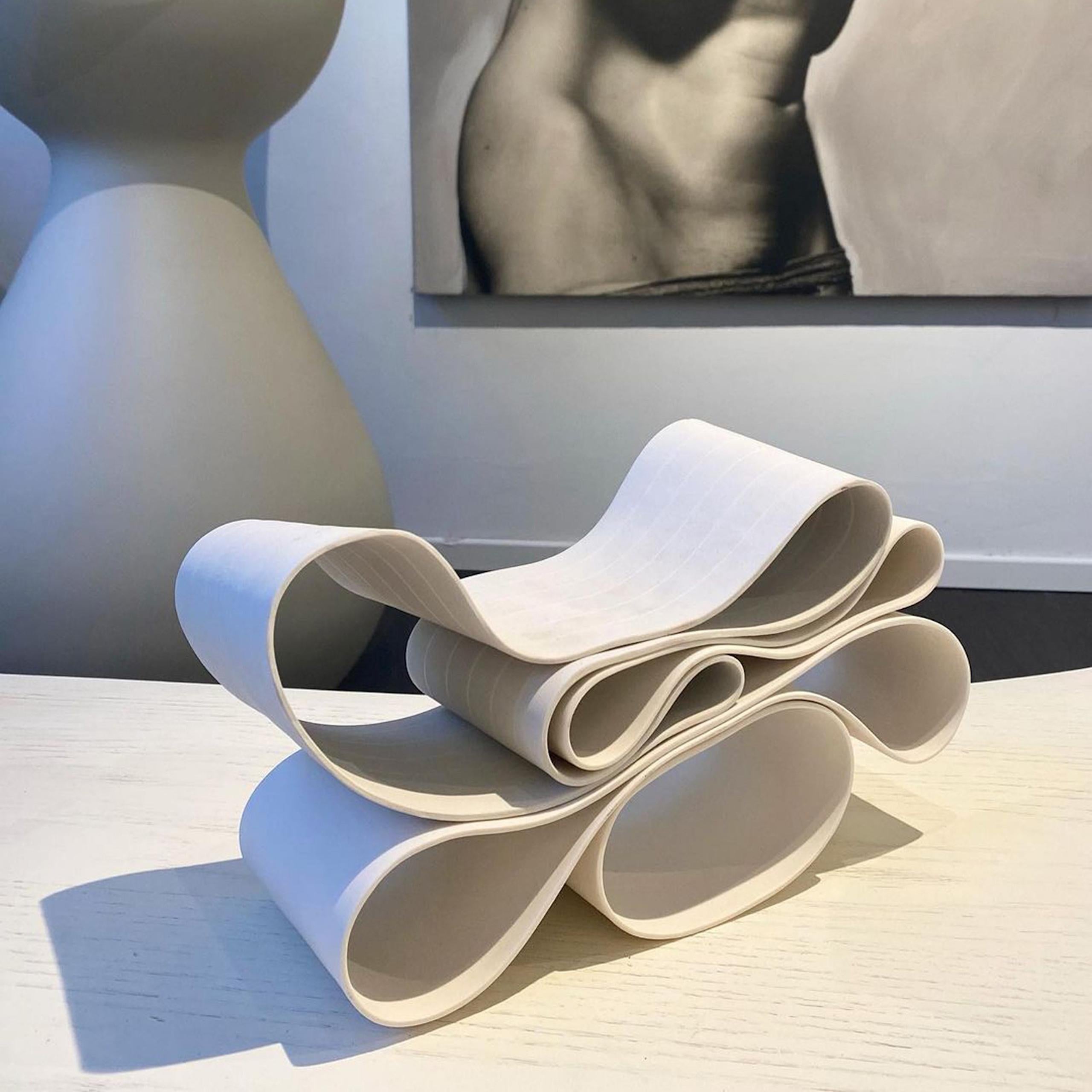Folding in Motion 10 by Simcha Even-Chen - Porcelain sculpture, white, line en vente 5