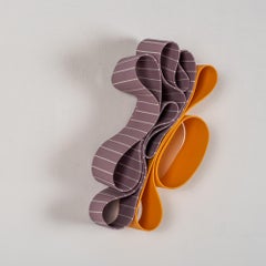Objet mural n°1 de Simcha Even-Chen - Sculpture en porcelaine, orange, violet, lignes