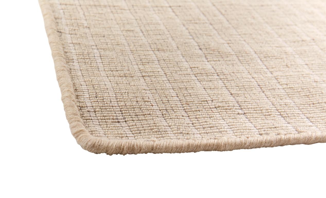 Eco-Friendly 'Simha' Hand-Woven Rug in 300 x 400 cm Sustainable Wool Mix In New Condition For Sale In London, GB